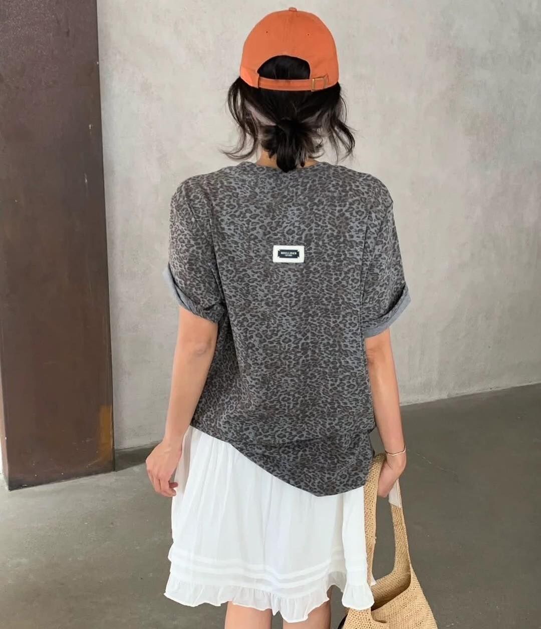 【美式街頭風豹紋後標棉tee】（現貨）