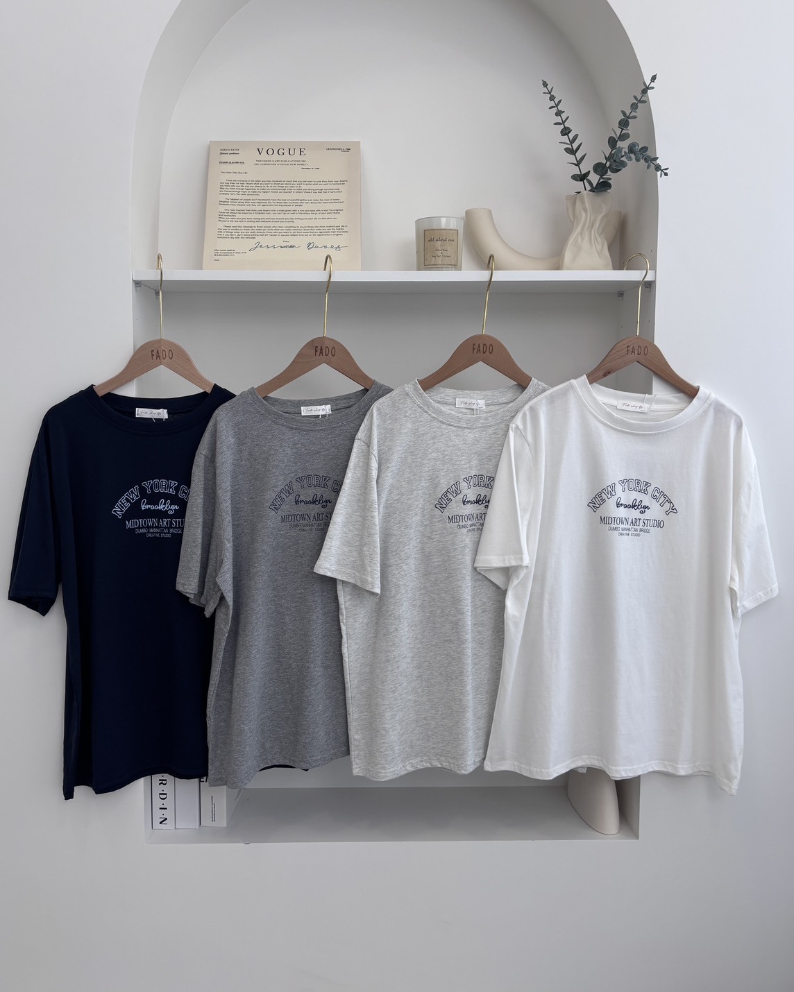 法朵Fado shop｜草寫字母寬鬆短T 0215132 四色