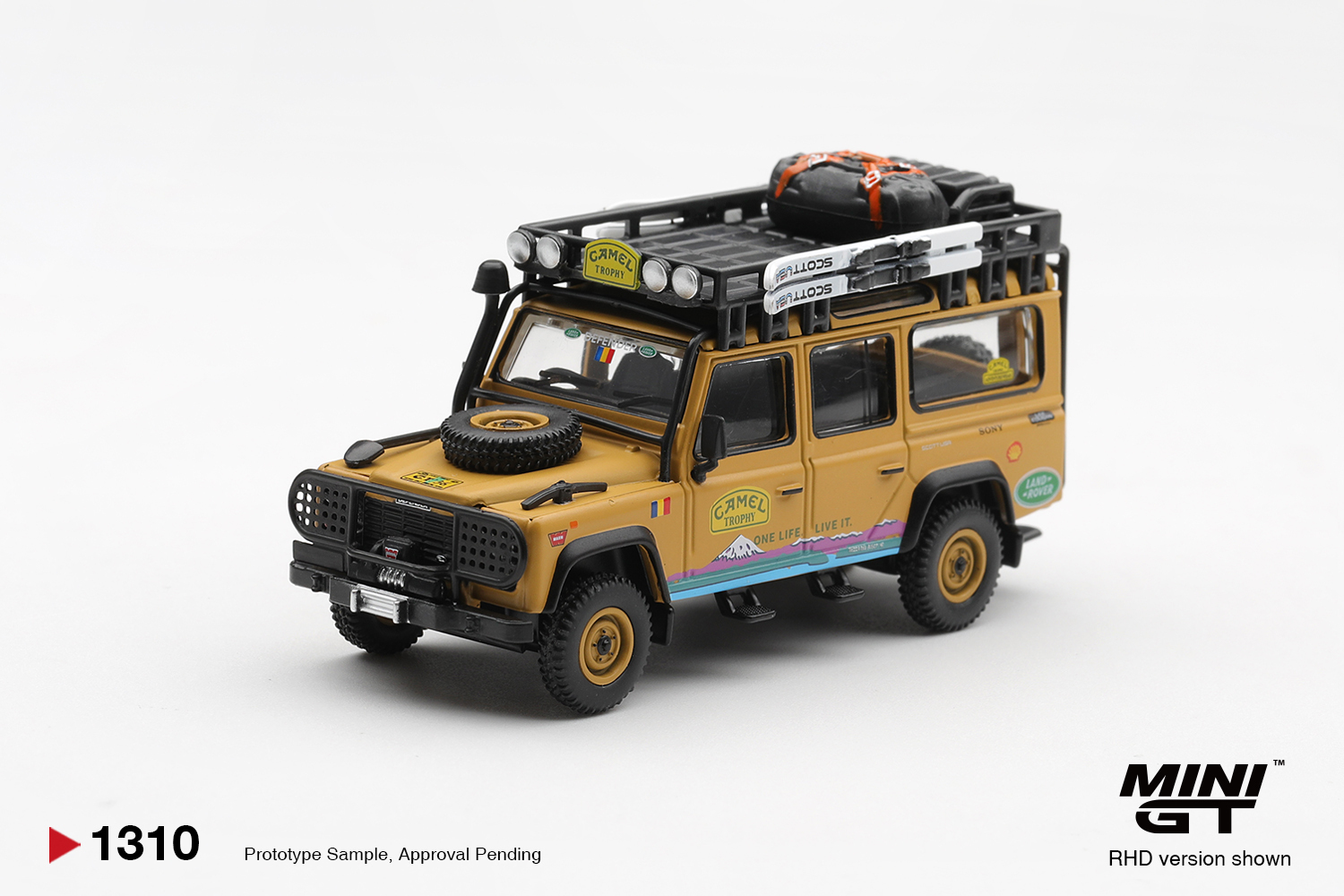 預訂:1/64 MINI GT Land Rover Defender 110 1998  Camel Trophy Tierra del Fuego CT.36 Romania (MGT01310-R)