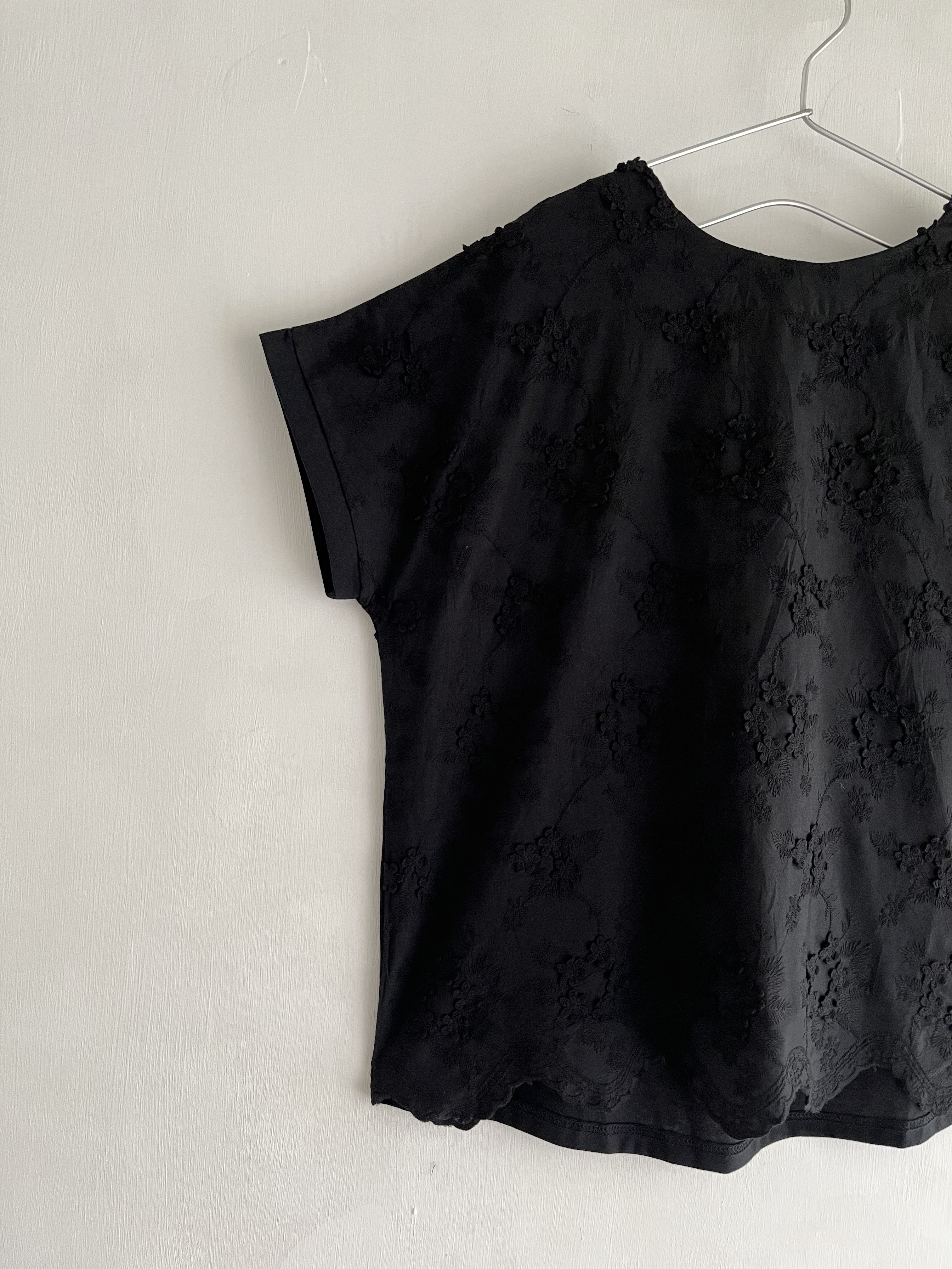 MARBLE WALTZ黑色刺繡立體花拼布top