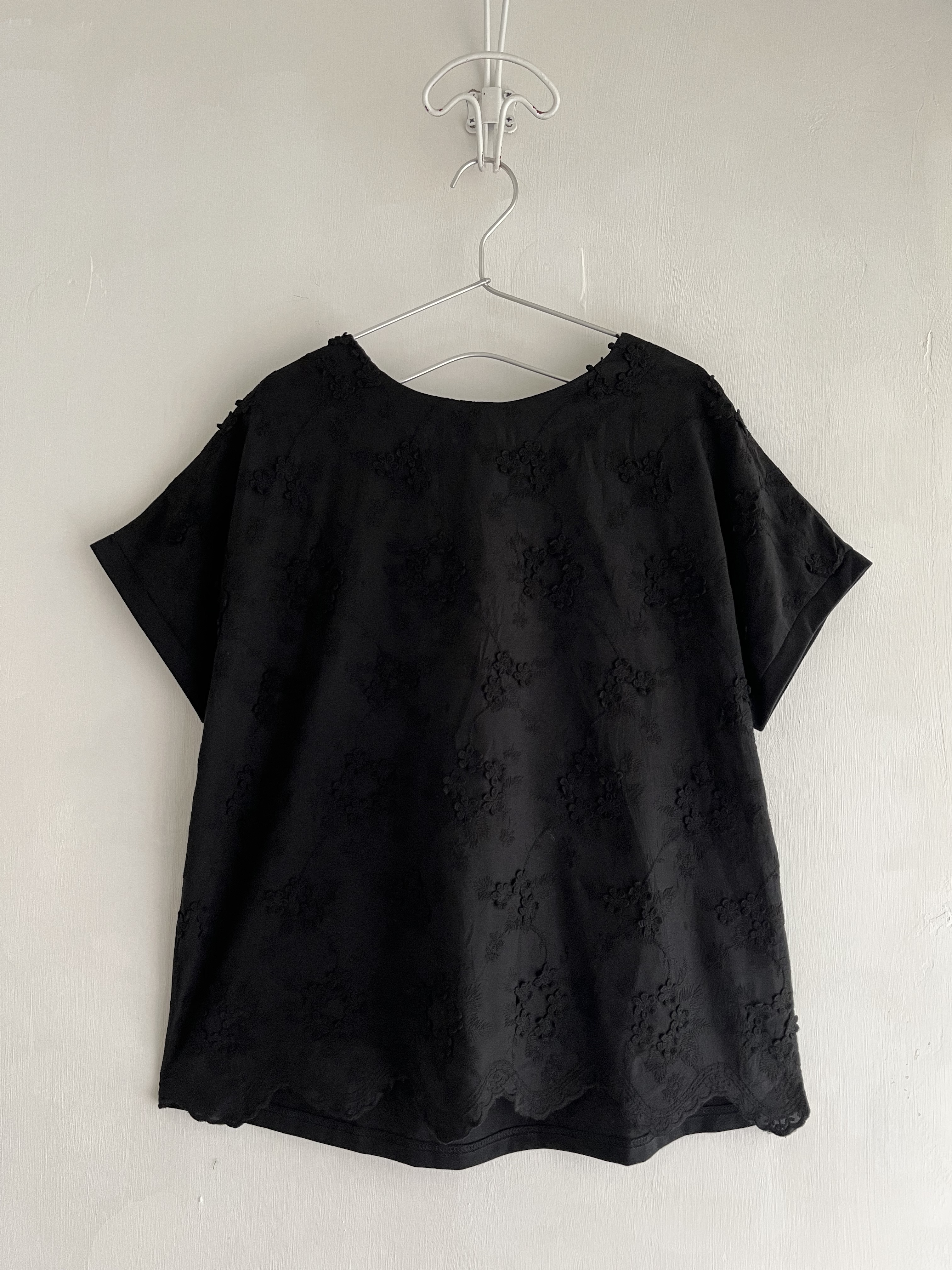 MARBLE WALTZ黑色刺繡立體花拼布top