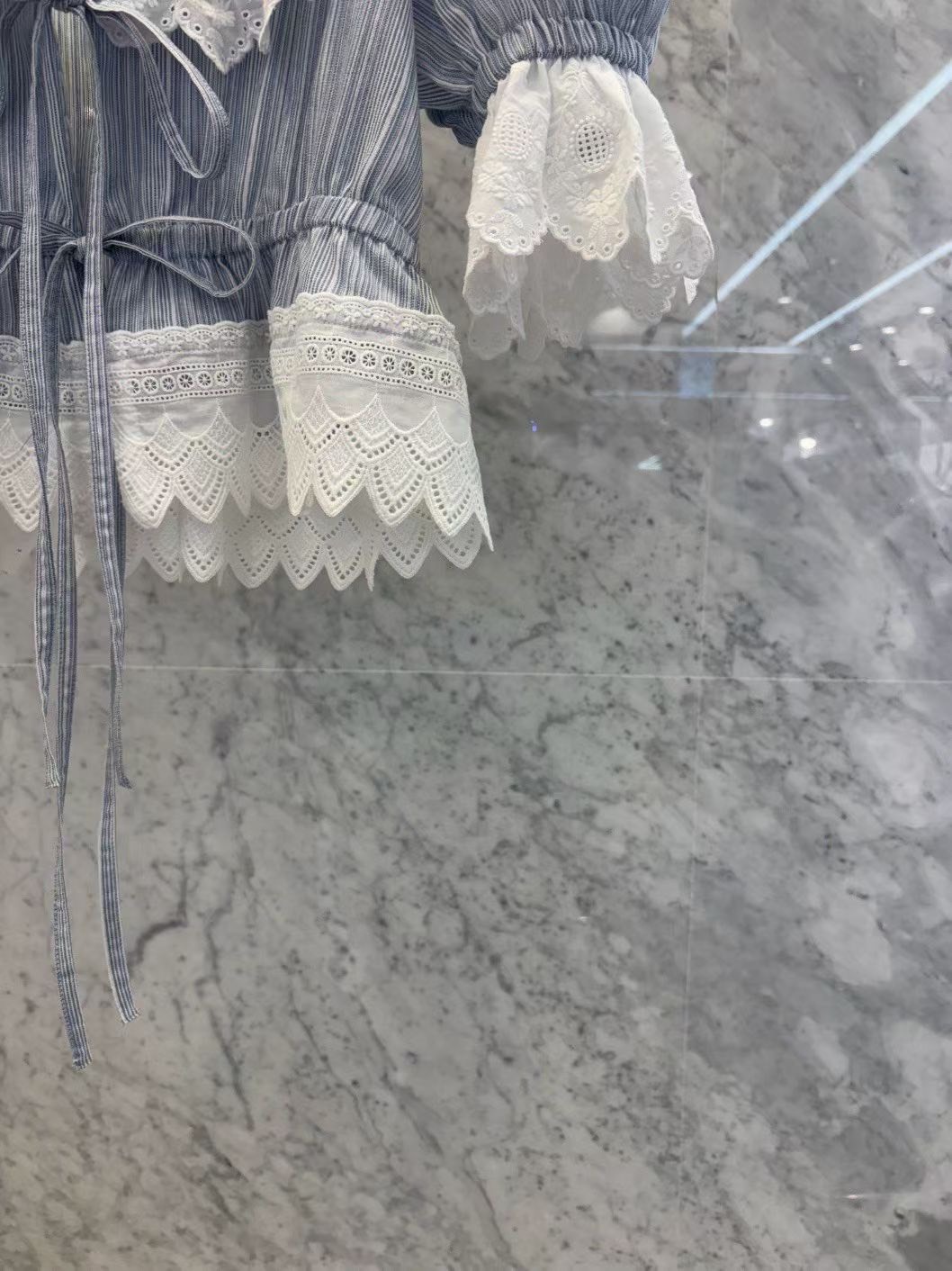 白波浪蕾絲藍色襯衫