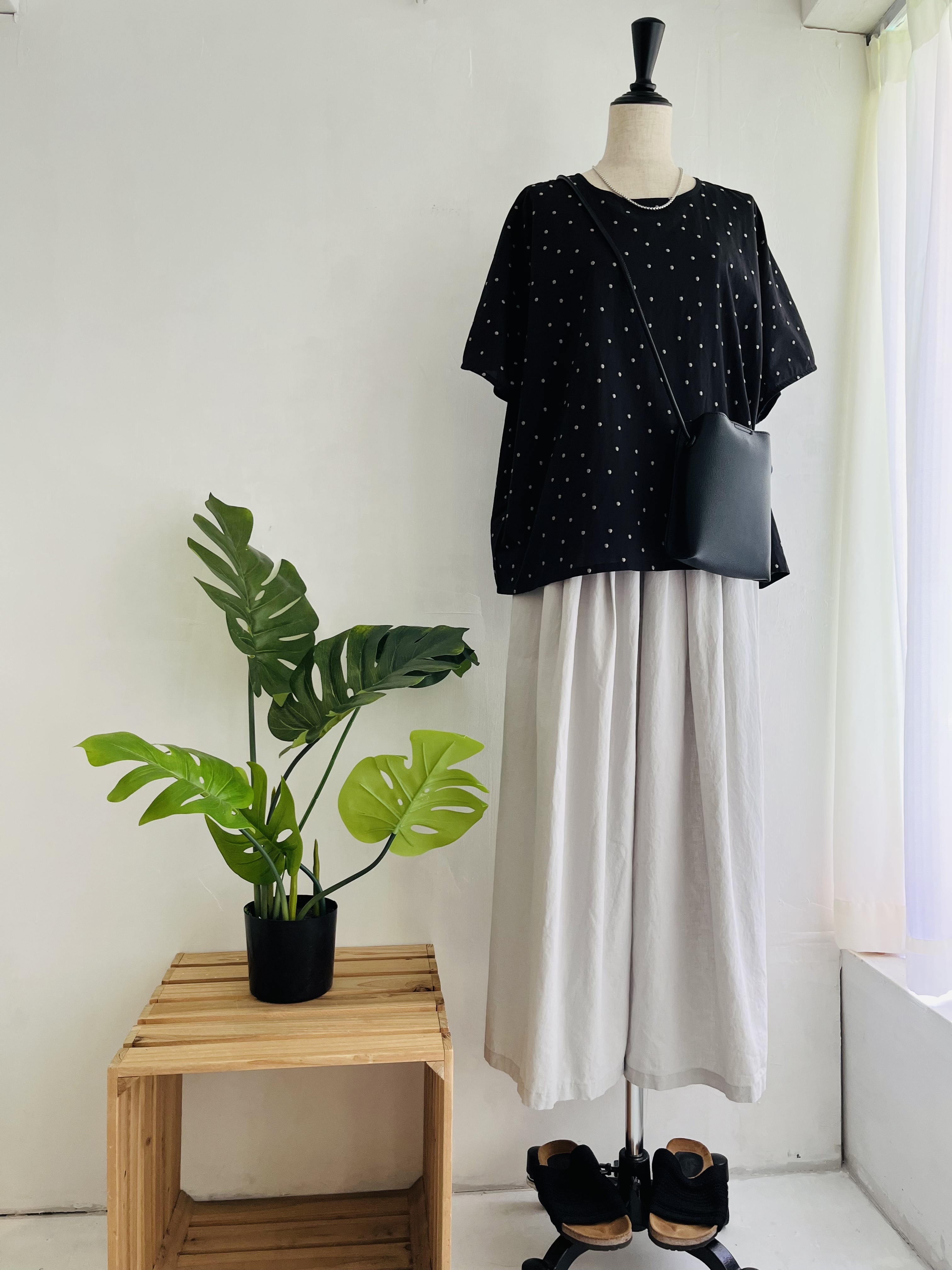 Lecieldedemain黑色刺繡立體波點top