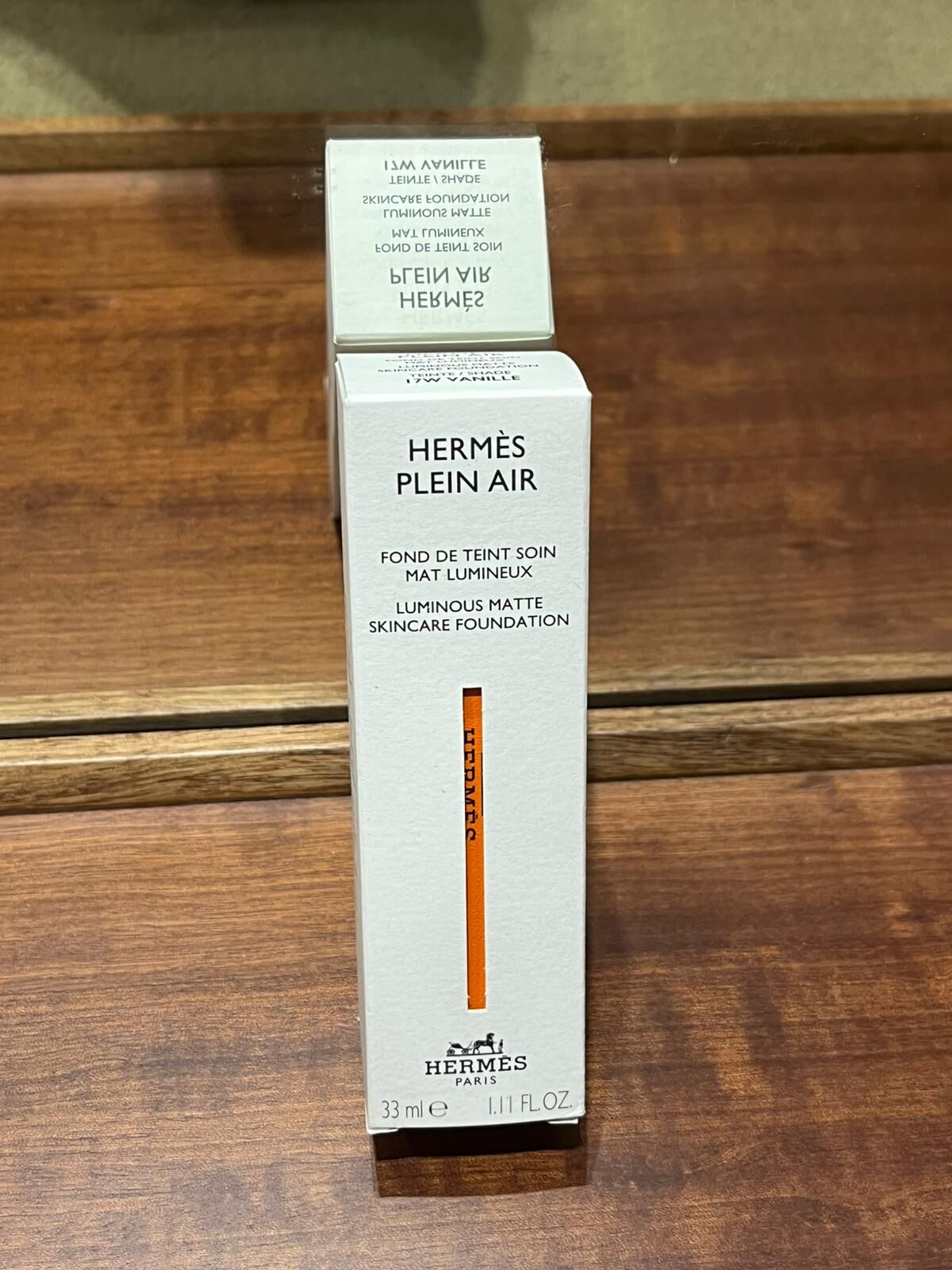 Plein Air - Luminous matte skincare foundation ,17W Vanilla