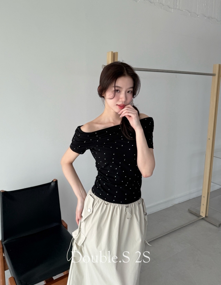 法式微辣感一字領點點tee*2色