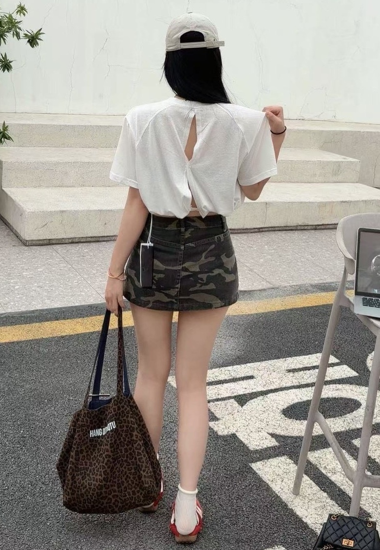 下抽繩背簍空配色字上衣