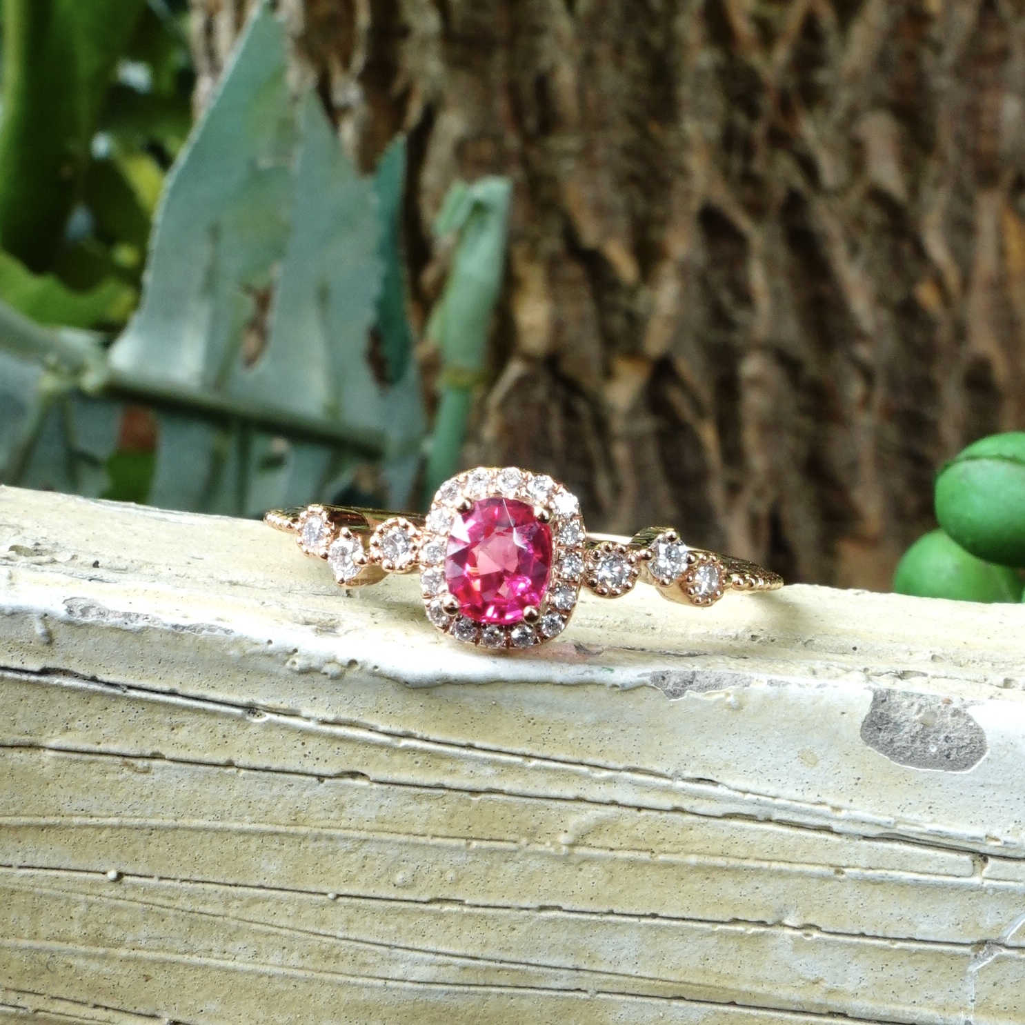 18K Gold Natural Burmese Jedi Spinel Diamonds Ring