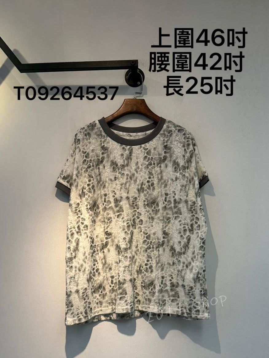 圓領透薄暗花紋理TOP  上圍46吋 腰圍42吋  長25吋  T09264537