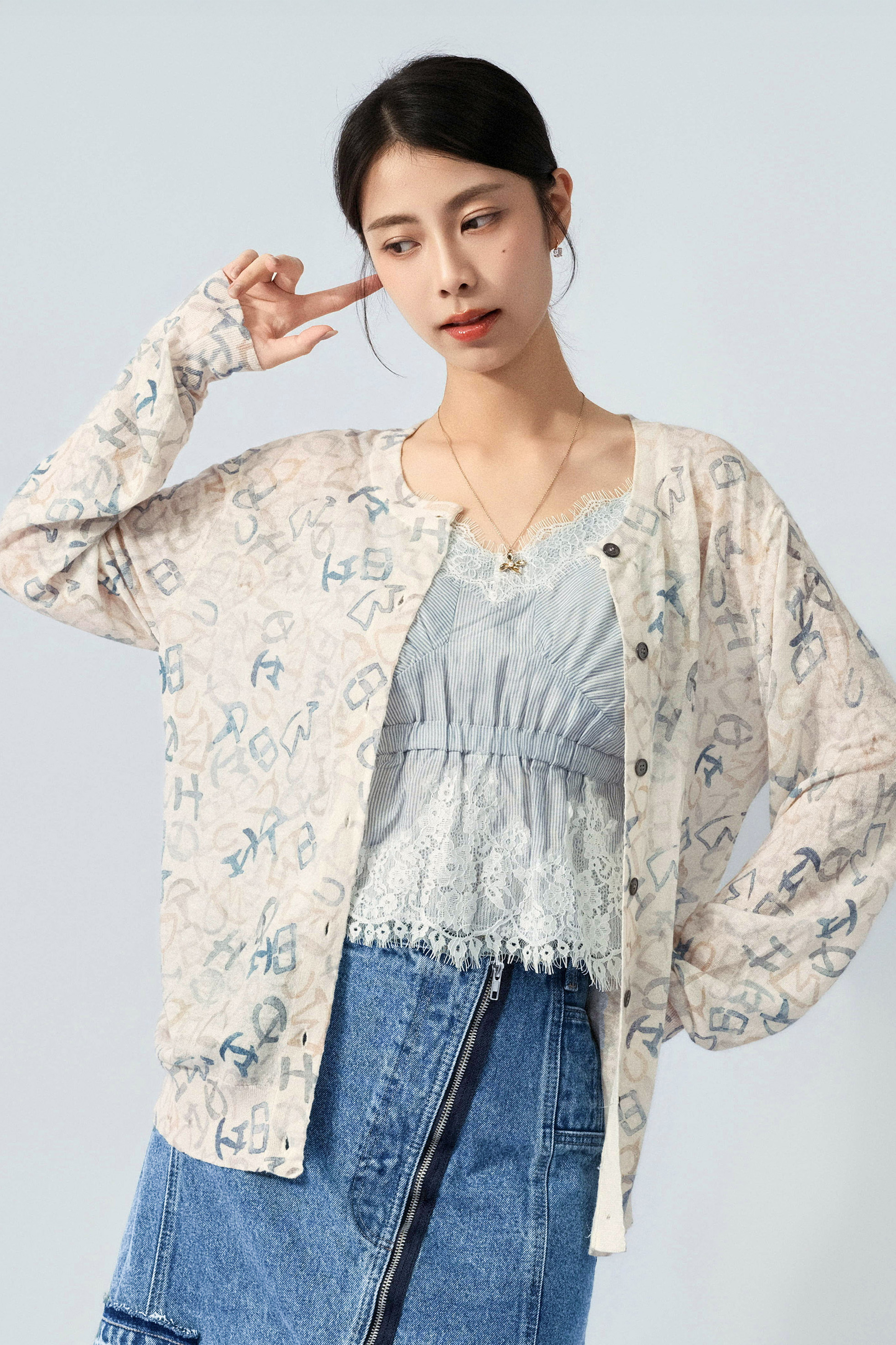 水彩字母花薄針織cardigan（預購產品）