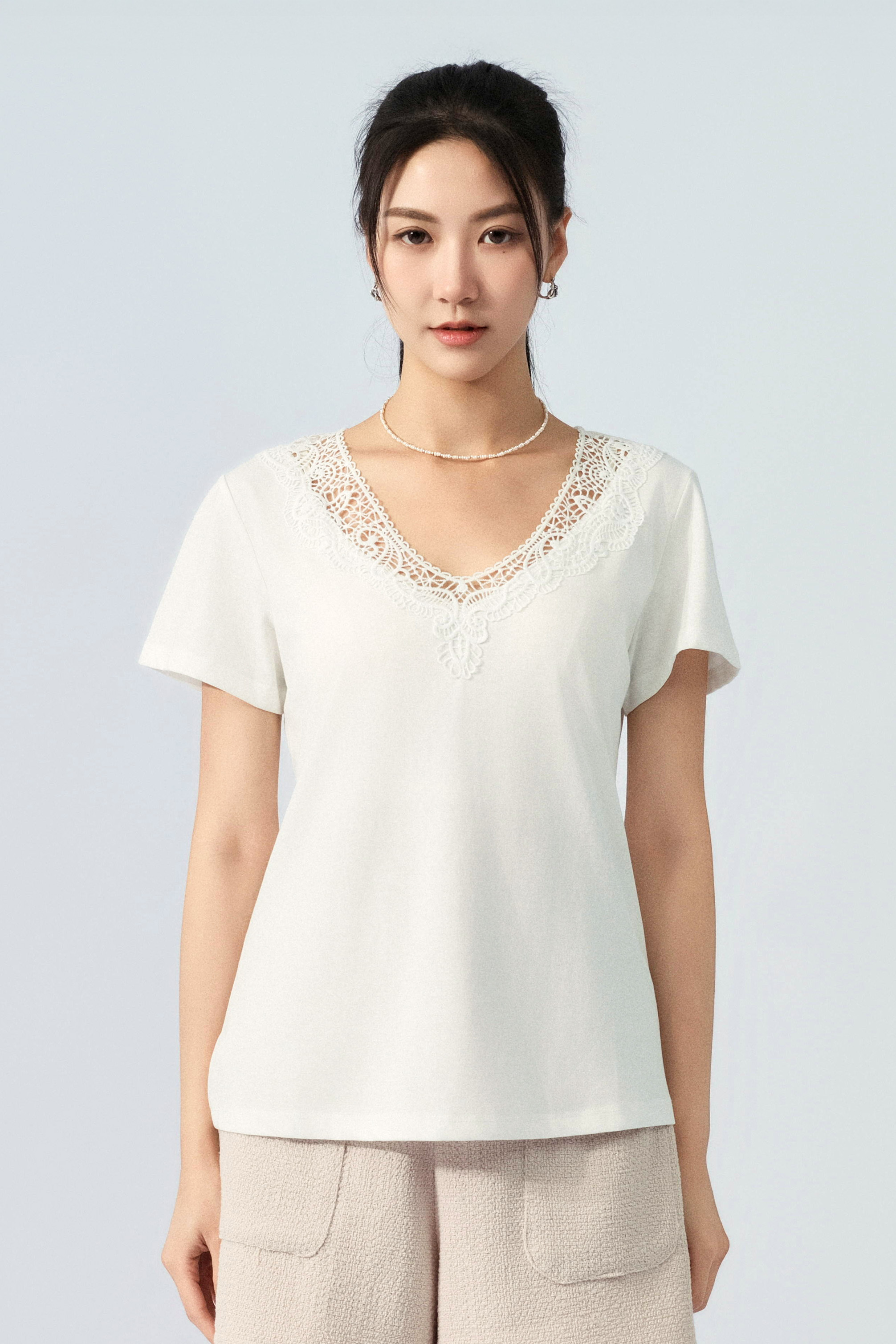 蕾絲粗花邊V領tee (預購產品）