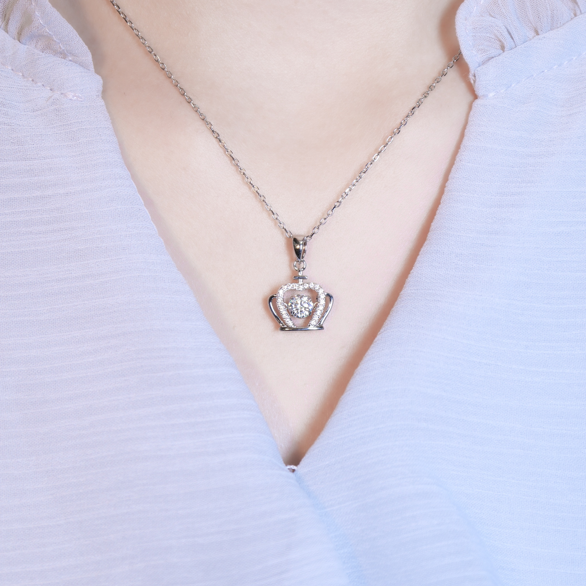 | 925 Silver・White Gold・Moissanite l The Radiant Dancing Crown Necklace | NE1662 |