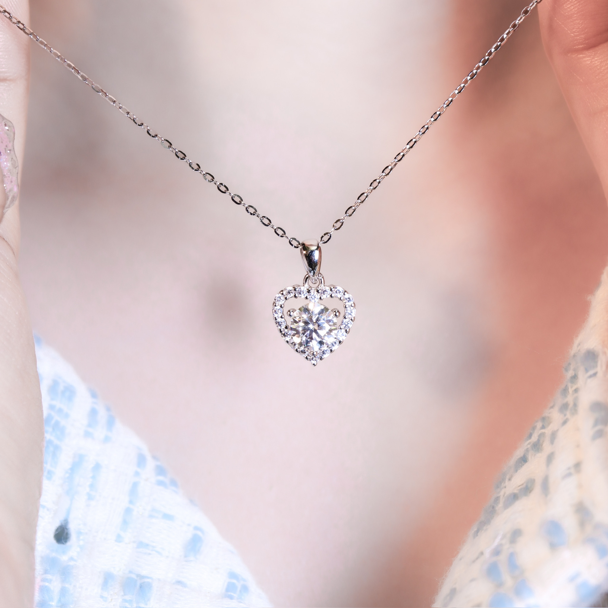 | 925 Silver・White Gold・Moissanite l The Radiant I Love U Necklace | NE1780 |