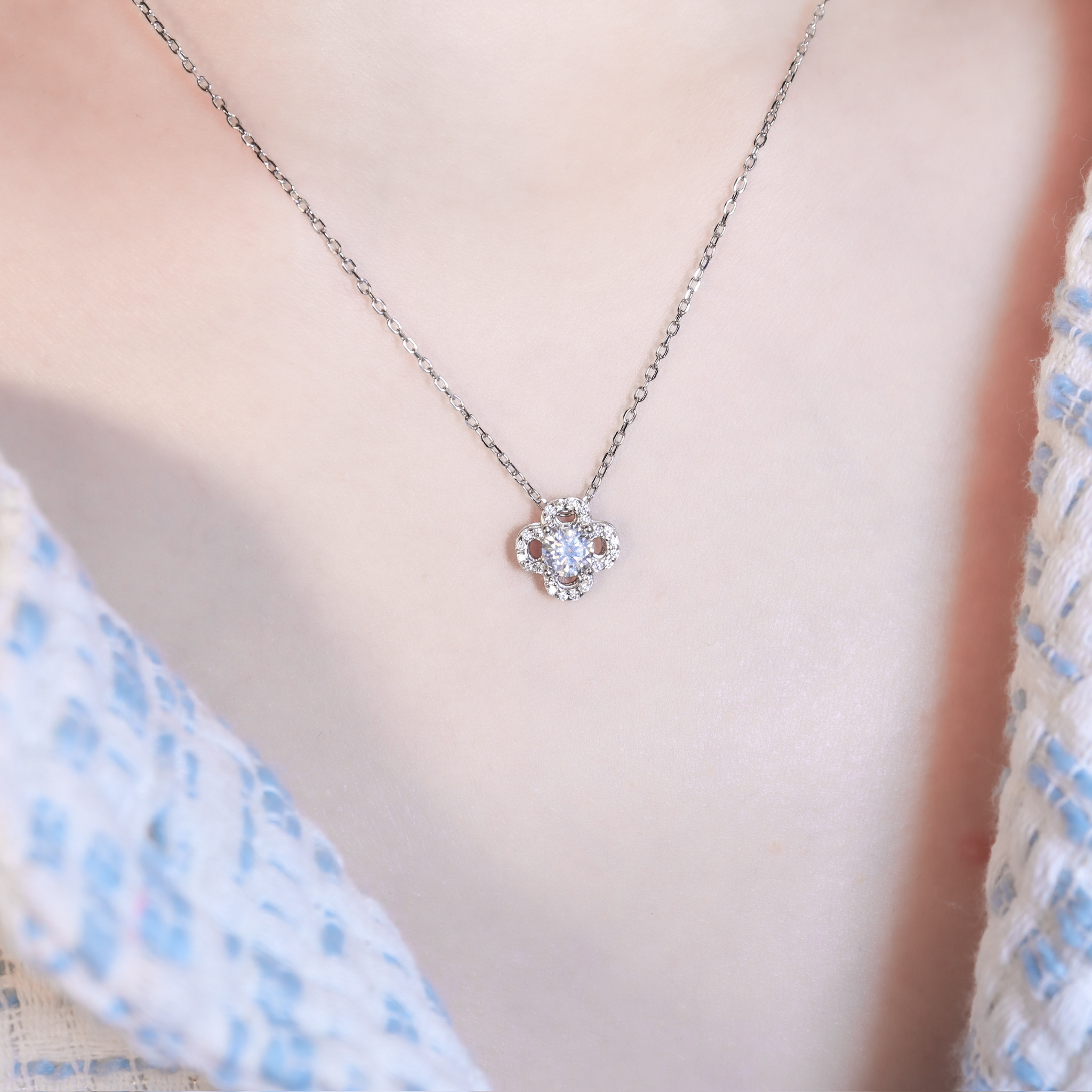| 925 Silver・White Gold・Moissanite l The Radiant Happiness Necklace | NE1782 |