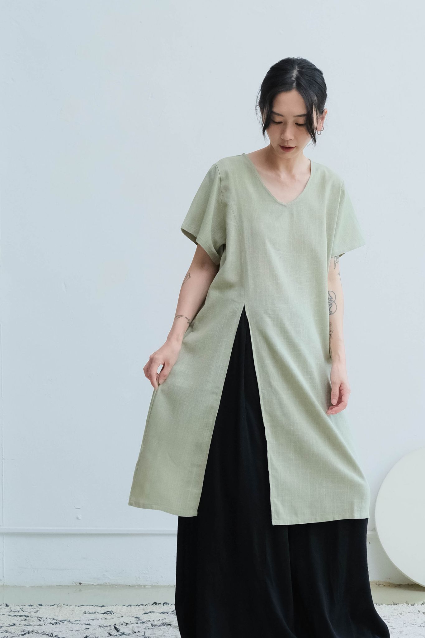 斜邊高衩長上衣 / 棉麻 淡綠