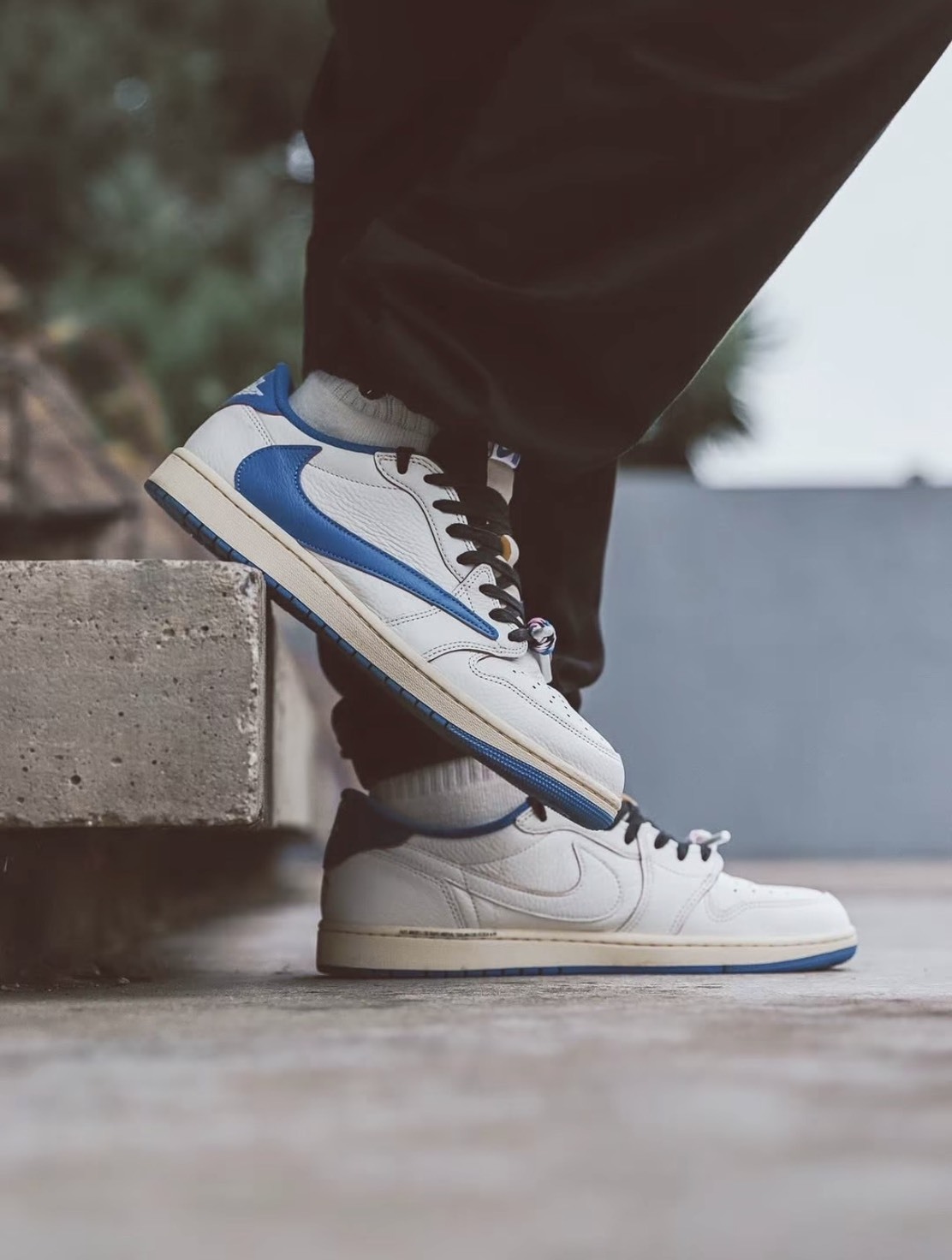 <鉤子一反真的造反🤩>Travis Scott x Fragment x Air Jordan 1 Low "Sail Military Blue" 三方聯名 閃電倒鉤 2.0