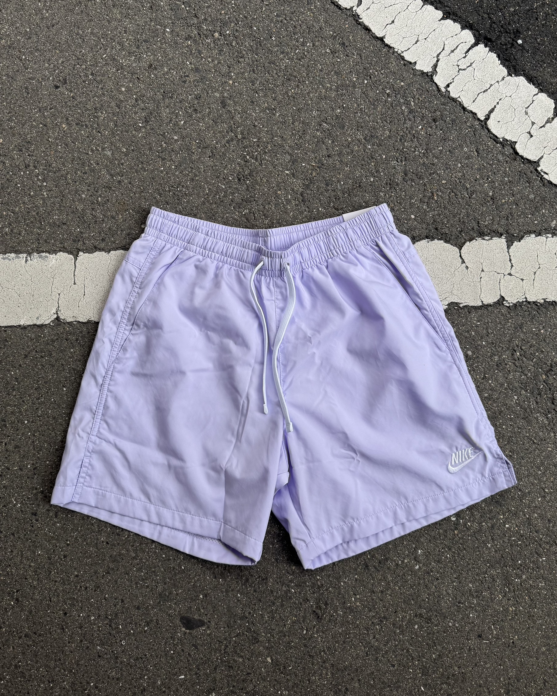 【日本限時連線代購】NIKE Sportswear Essentials 抽繩 膝上 輕量短褲 可當海灘褲 AR2383-010 黑色 538 淺紫