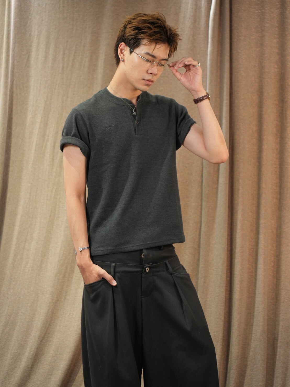 TASTEFUL MADE (T-27) - 品牌訂製 彈性 亨利領 排扣 小刺繡 正肩 上衣 #短袖
