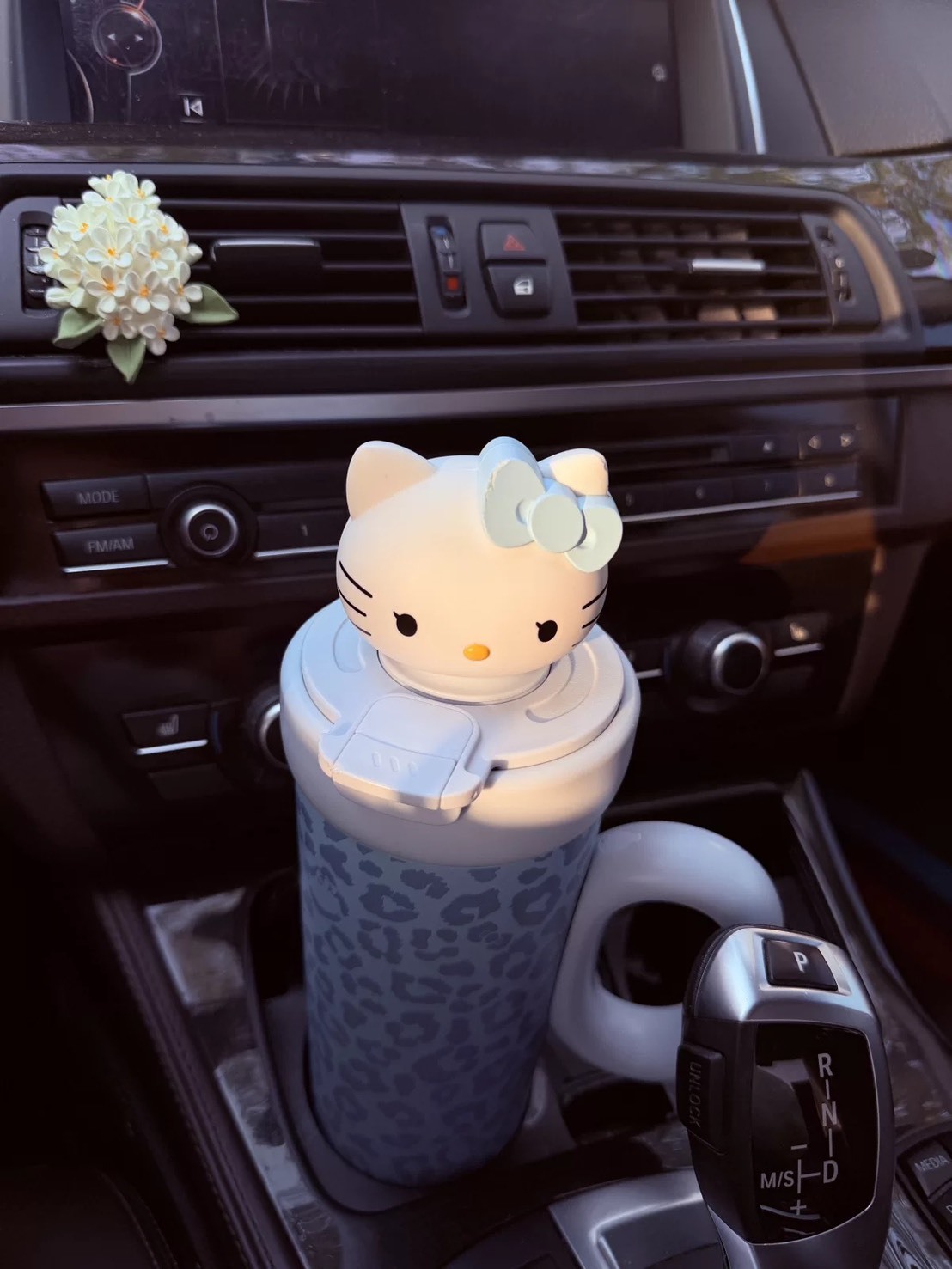 【5/29 - 5/31 週末優惠】HELLO KITTY X TBH 野獸派 & 宋雨琦同款水壺 變色保溫杯 豹紋 藍豹紋 送mini吊扣包 黑皮 曬黑 凱蒂貓 直飲 吸管兩用 水壺