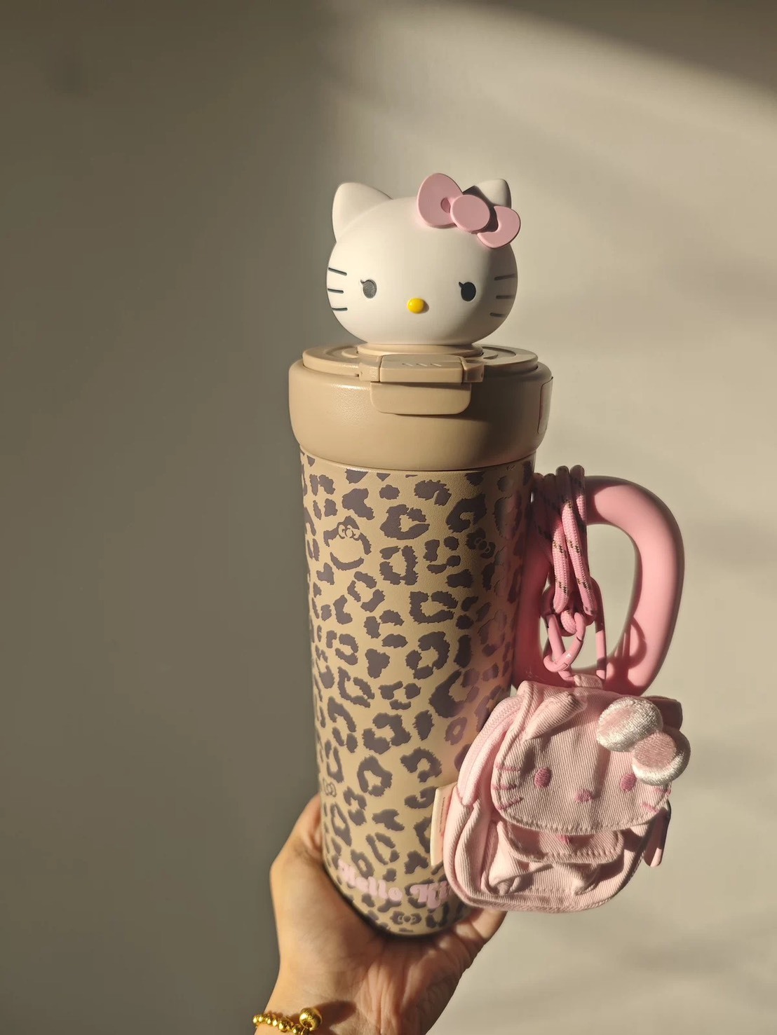 【5/29 - 5/31 週末優惠】HELLO KITTY X TBH 野獸派 & 宋雨琦同款水壺 變色保溫杯 豹紋 藍豹紋 送mini吊扣包 黑皮 曬黑 凱蒂貓 直飲 吸管兩用 水壺