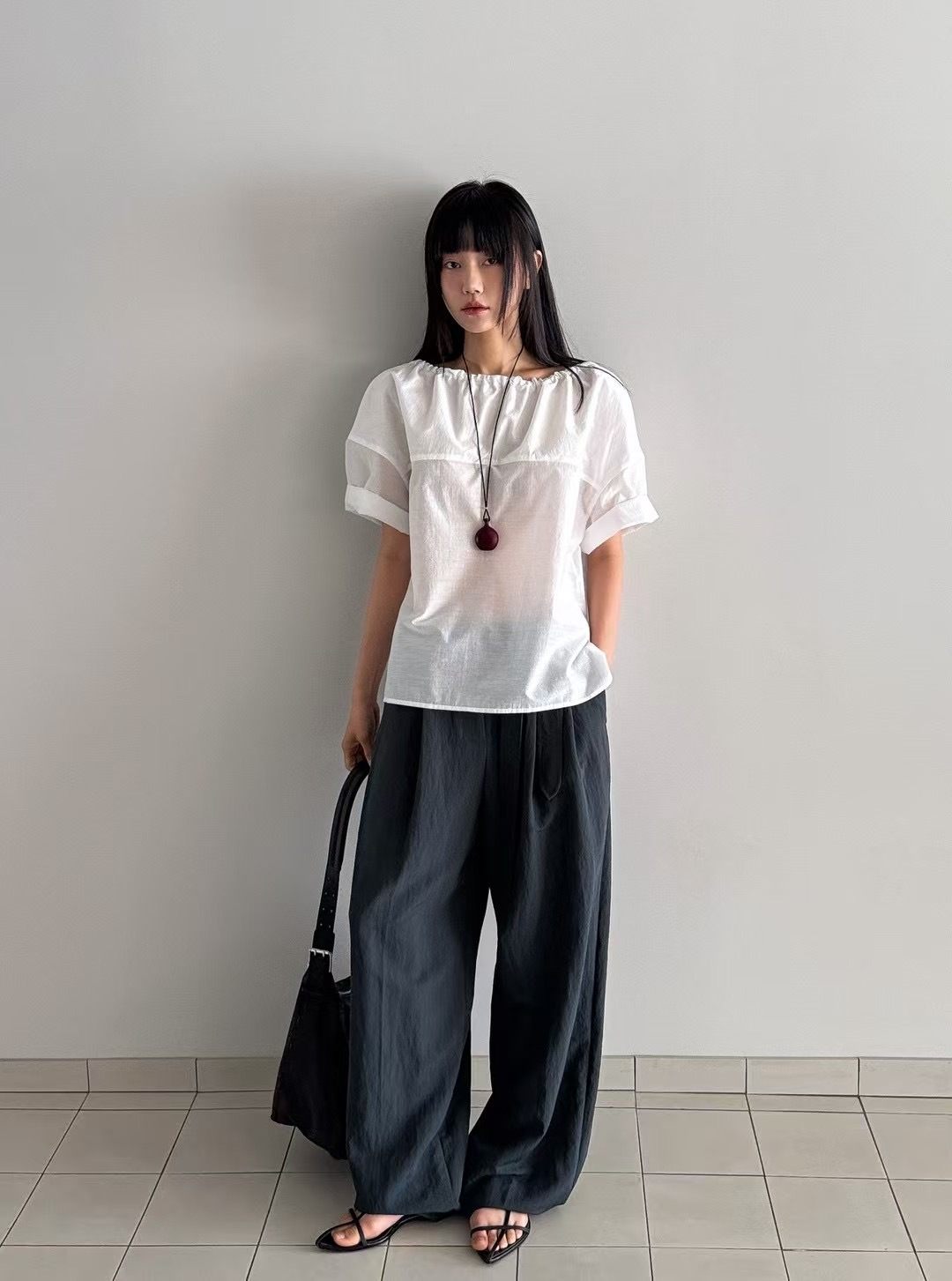 LG2612 Loose Shoulder BL