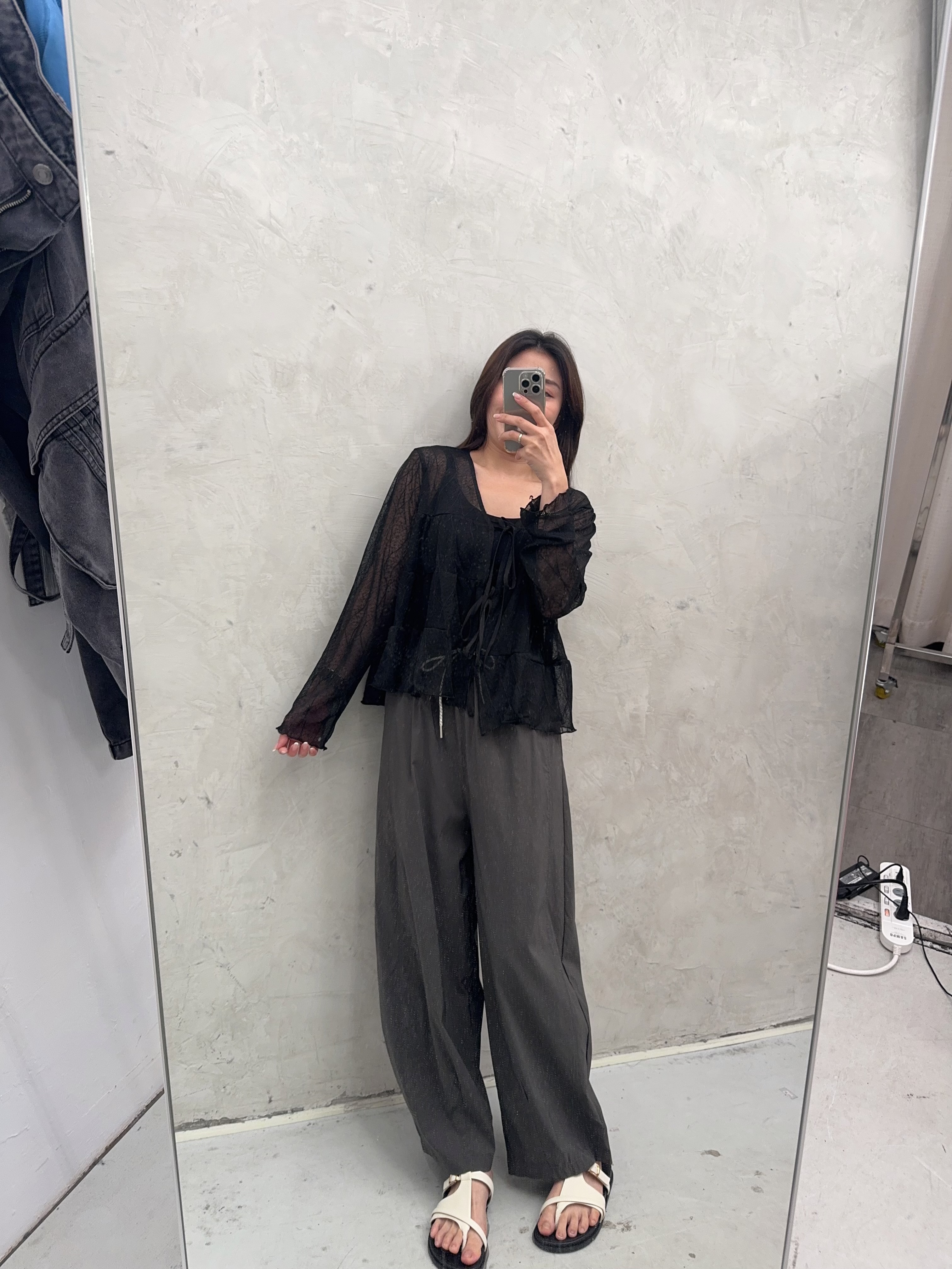 F143