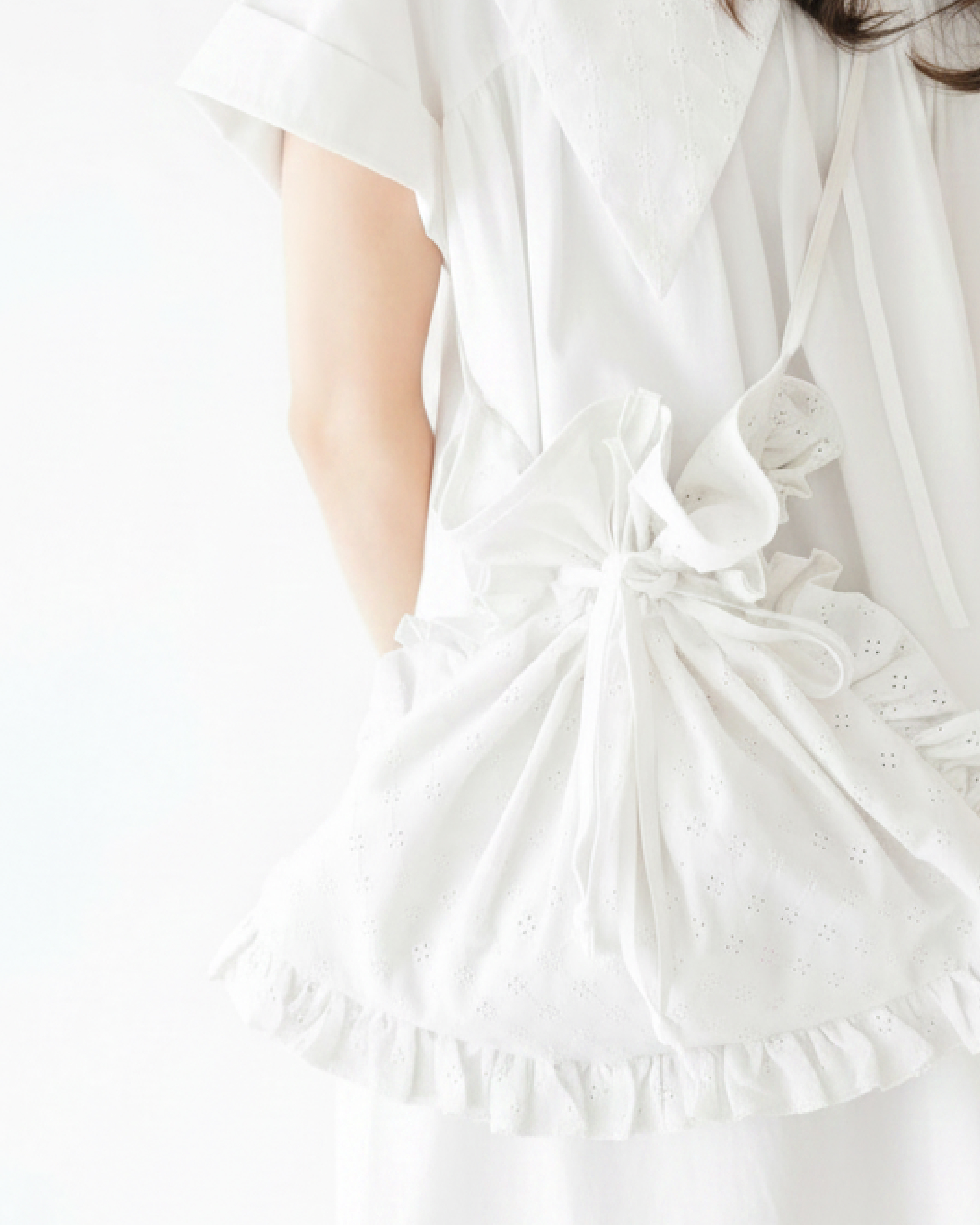 【 Kiki.co made 】Eyelet Blossom Sacoche Bag - White