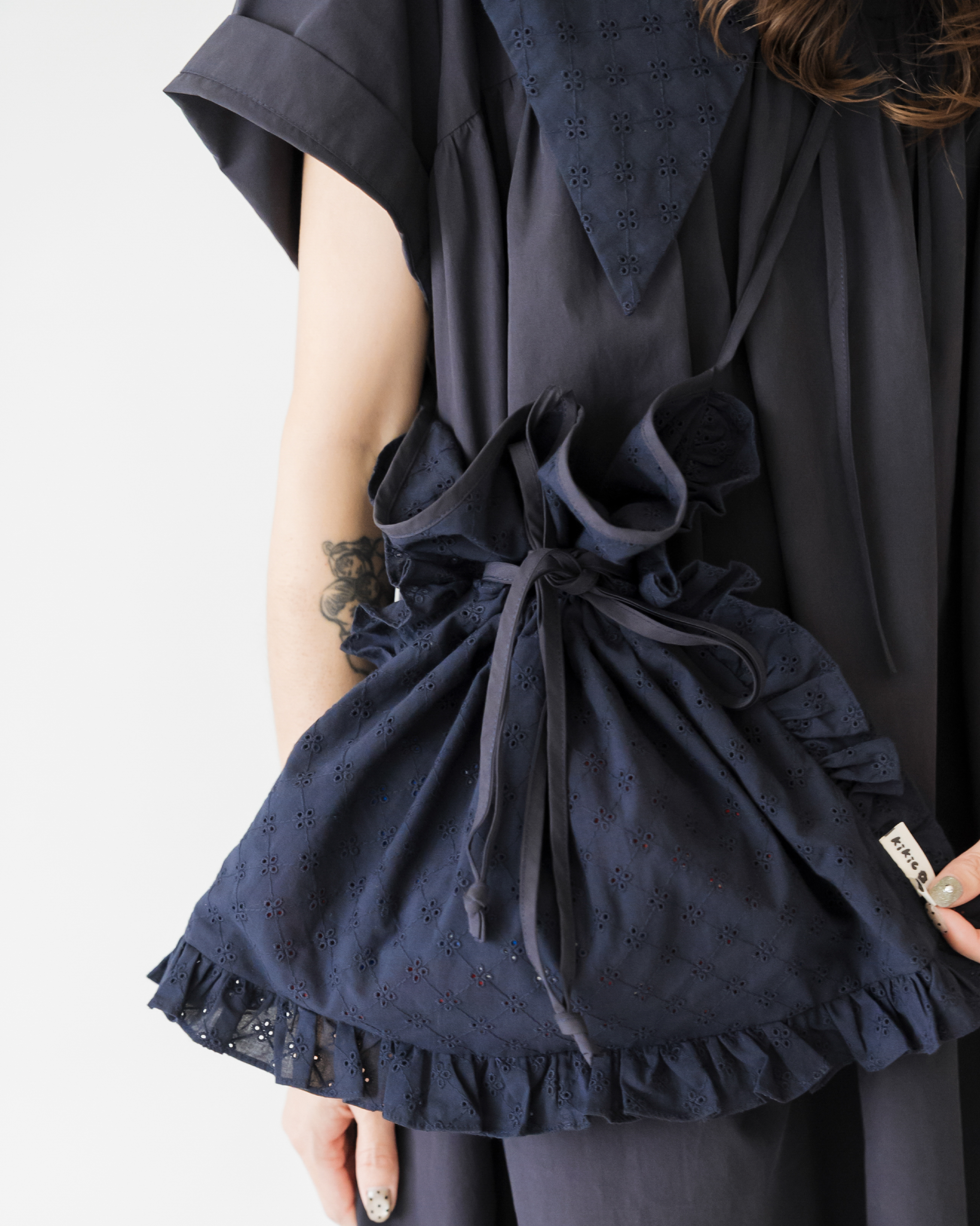 【 Kiki.co made 】Eyelet Blossom Sacoche Bag - Navy