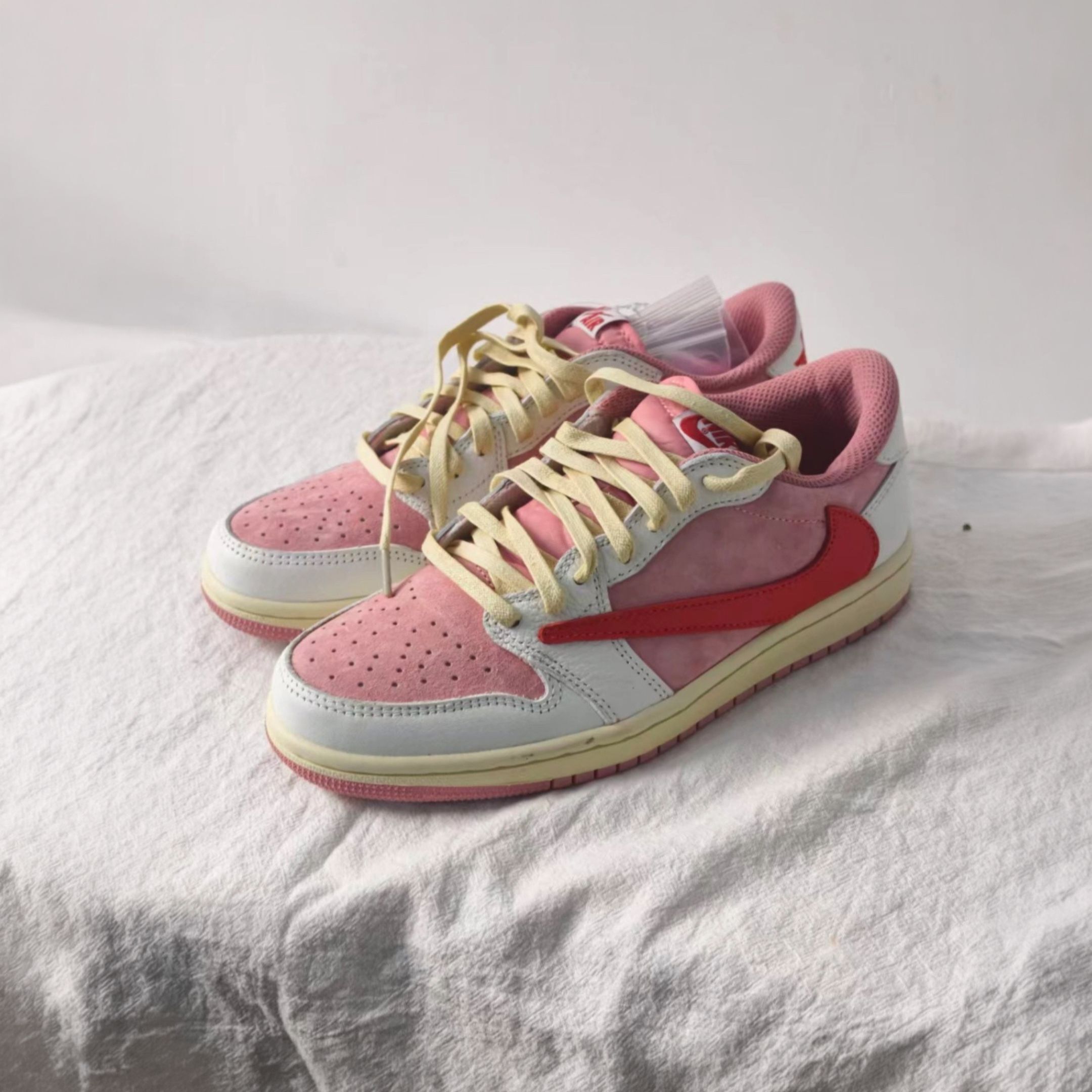 NICEDAY 代購 Travis Scott x Air Jordan 1 倒勾 粉 粉色 倒鉤 聯名 TS 粉白 粉勾 IQ7604-101