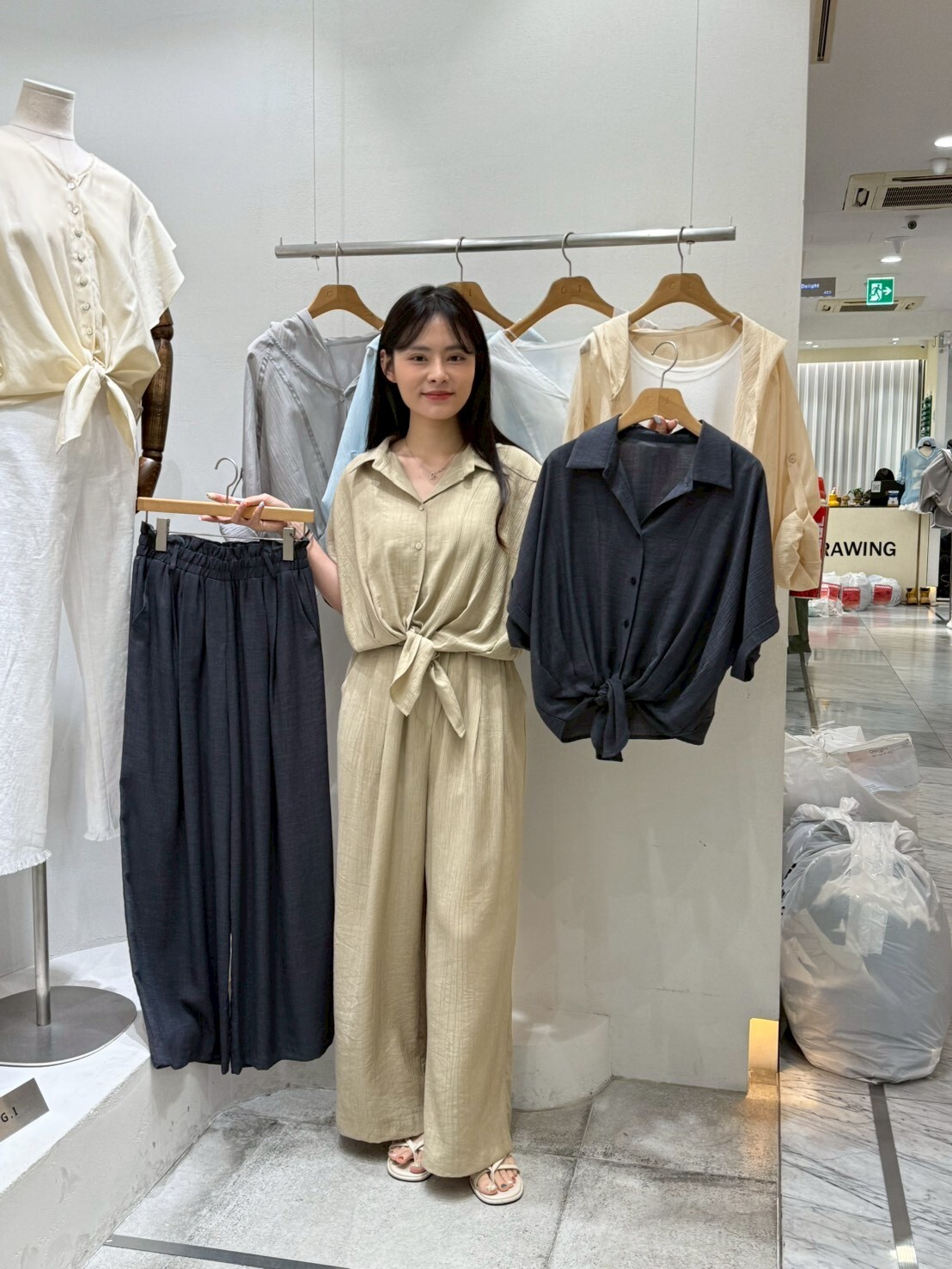 GI6204 綁結下擺暗紋排扣翻領上衣
