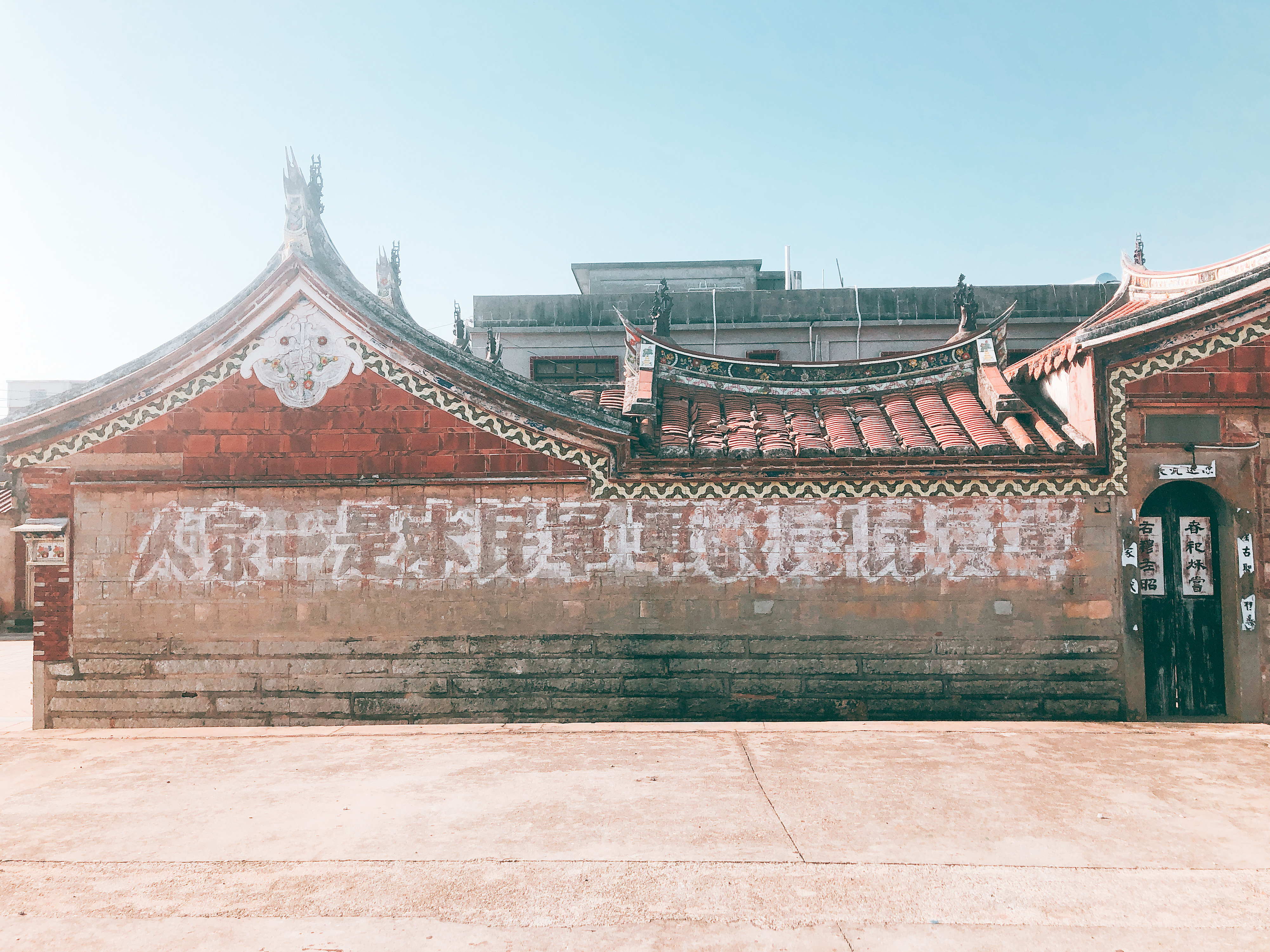 金門閩南建築 ‧ 紅瓦紅磚 ‧ 燕尾翹起的歷史色彩 ‧ 攝影：楊雲瀚