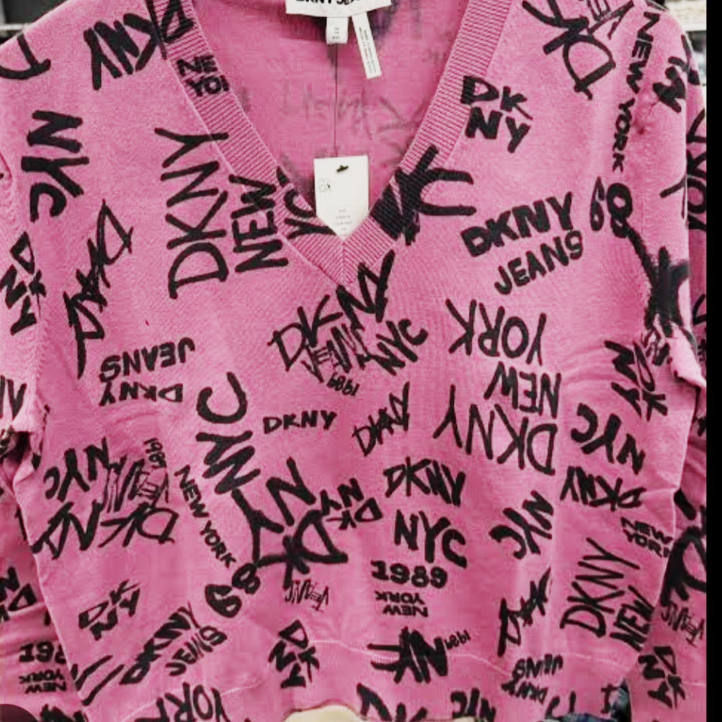 [S] DKNY DUSTY ORCHID COMBO LOGO PRINTED V-NECK PULLOVER, DJ4R0470-AT3 (SD1895)