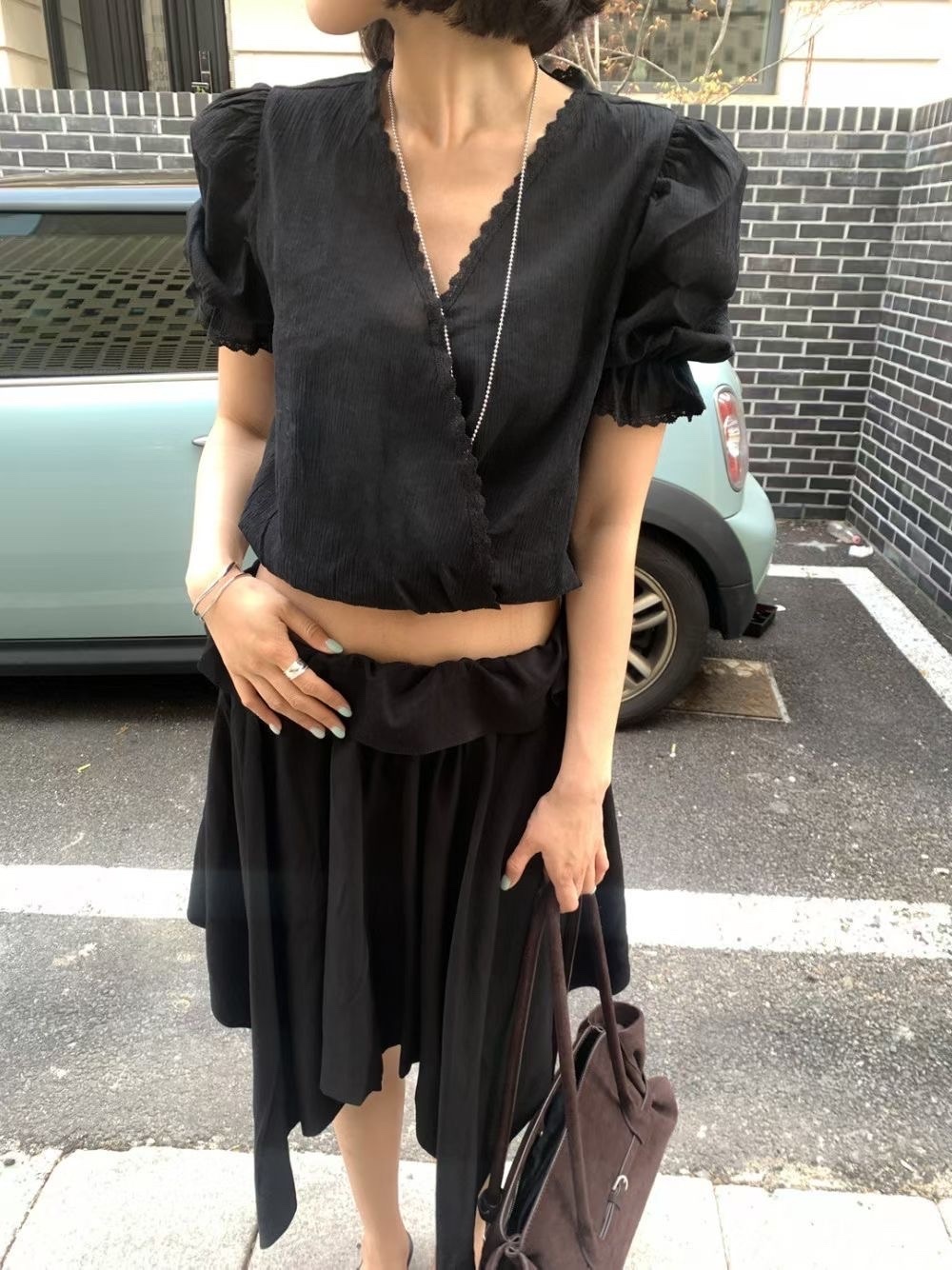 Puff sleeves elastic blouse
