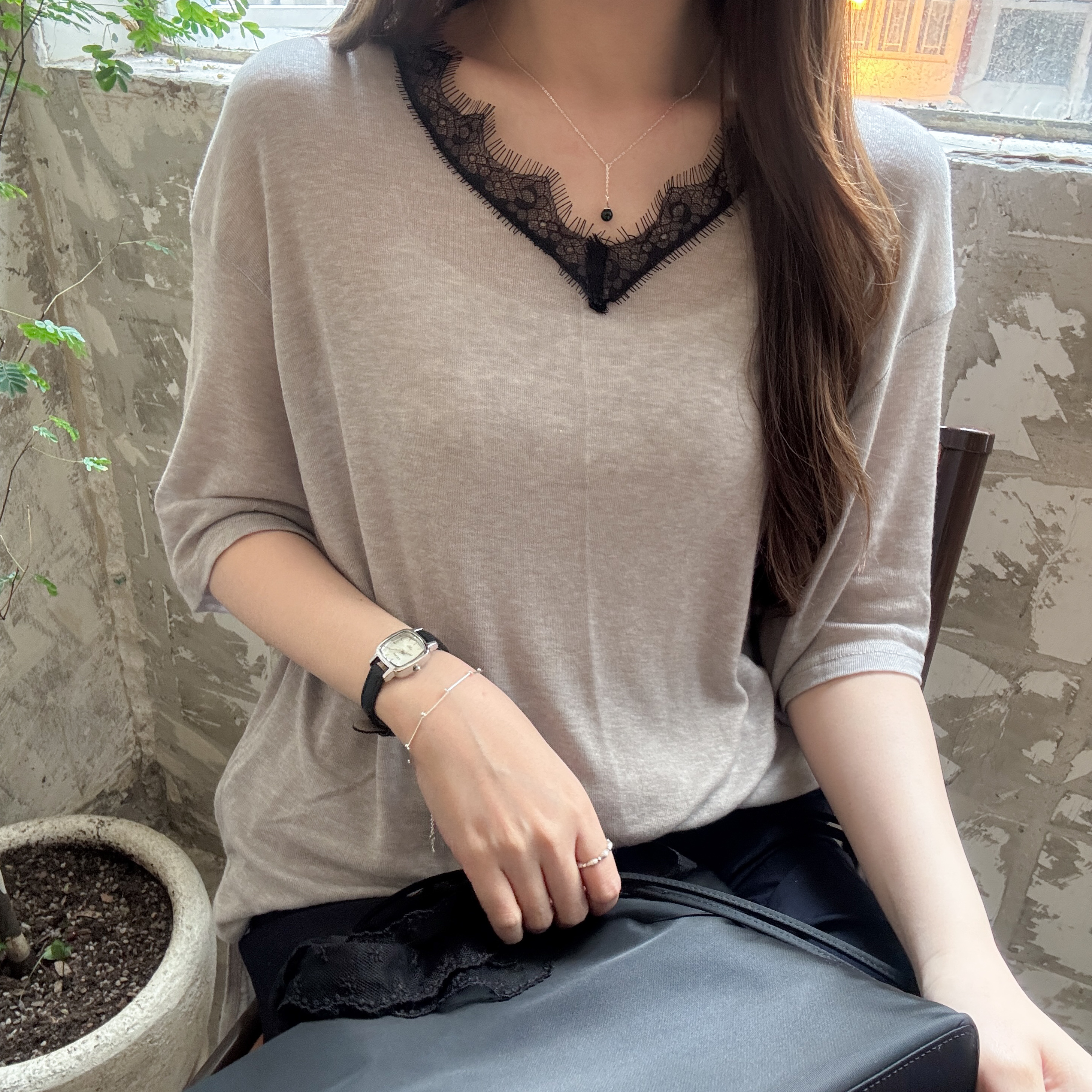 超親膚V領lace top