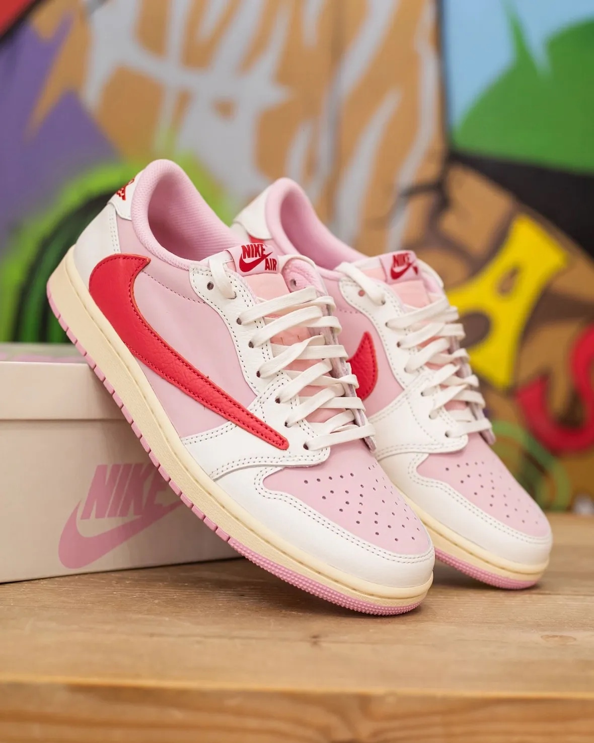 預訂|Nike Air Jordan 1 Low x Travis Scott - Sail/Tropical Pink IQ7604-101
