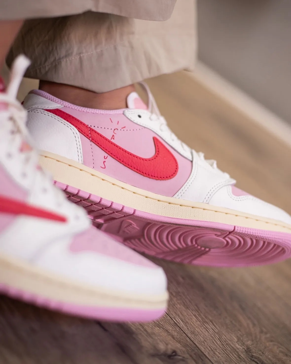 預訂|Nike Air Jordan 1 Low x Travis Scott - Sail/Tropical Pink IQ7604-101