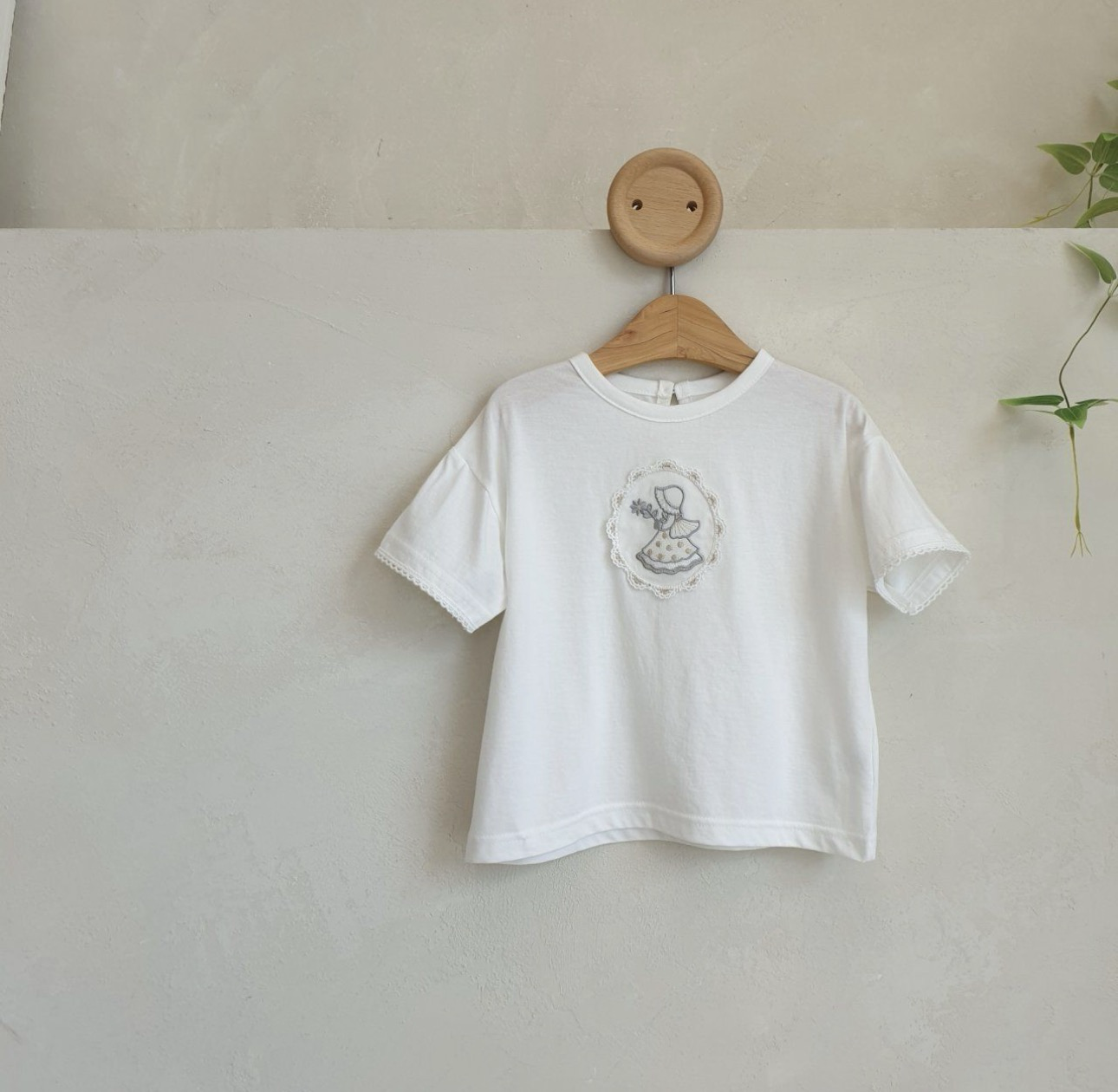 Eclair Lily Tee