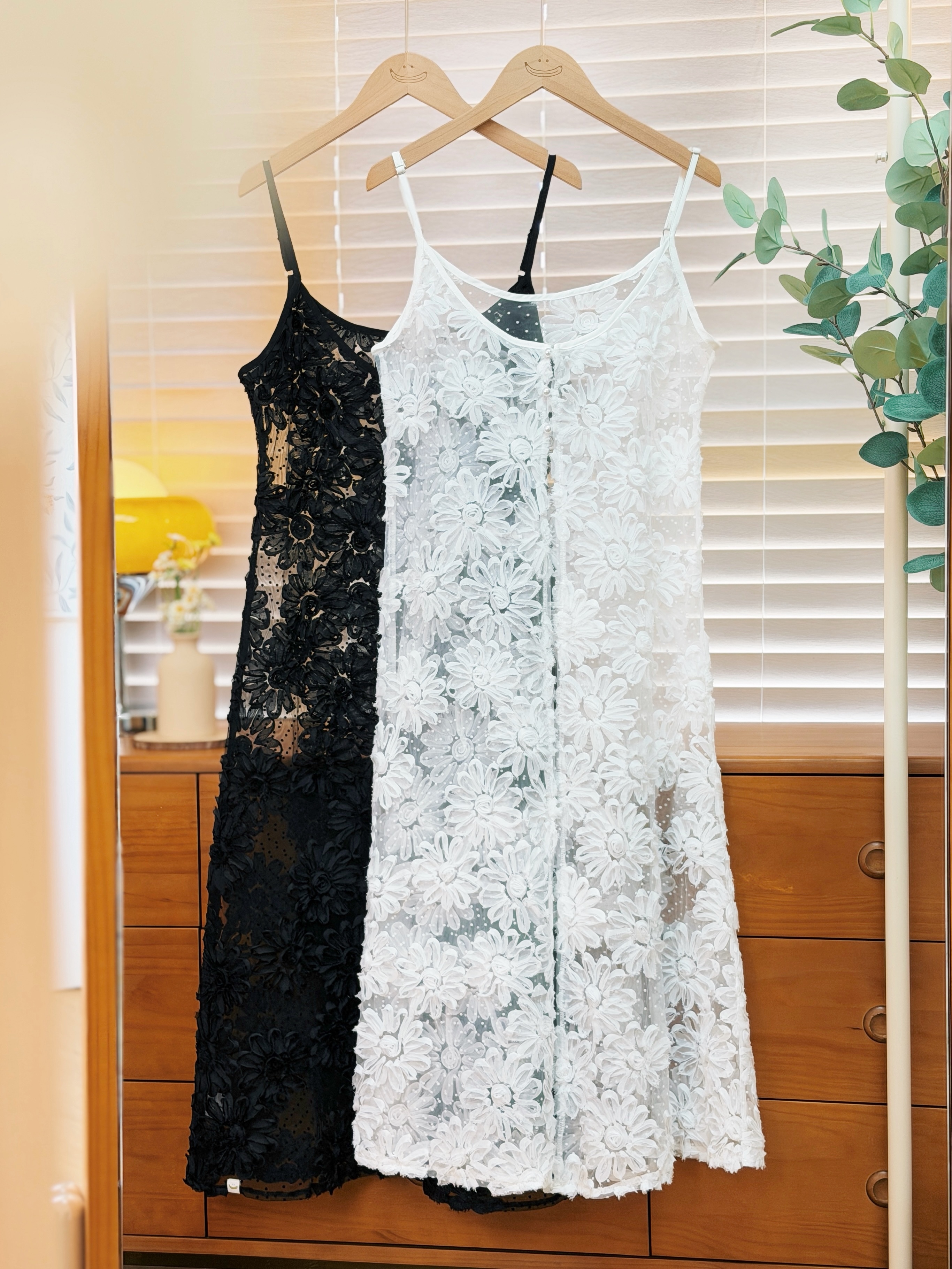 兩色 / 立體向日葵珍珠長馬甲 / Appliqué Sunflower Pearl-Button Longline Cami