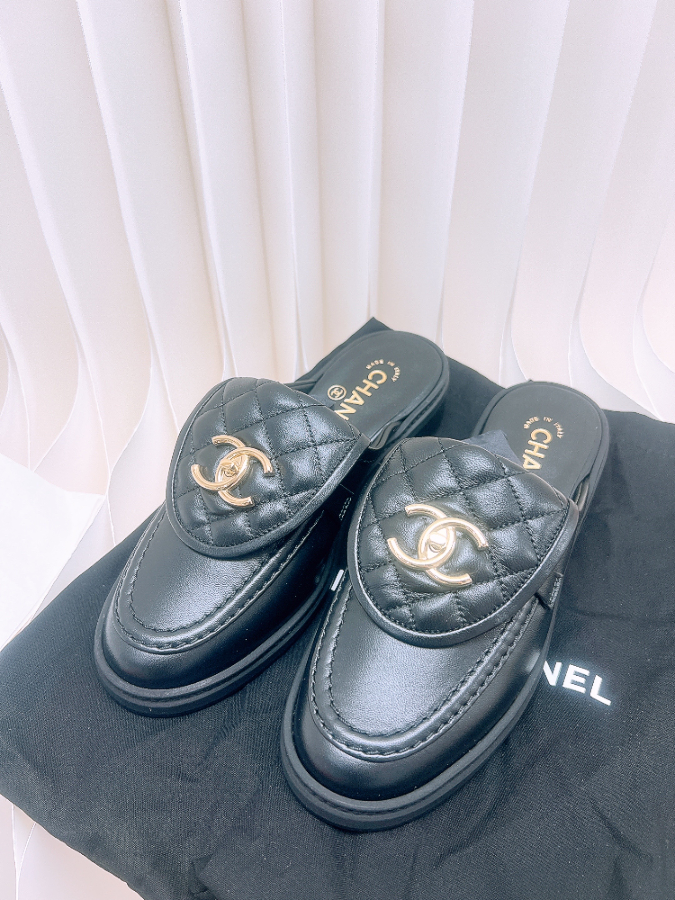 *Unused* Chanel quilted turnlock slip on loafers (black/ GHW)