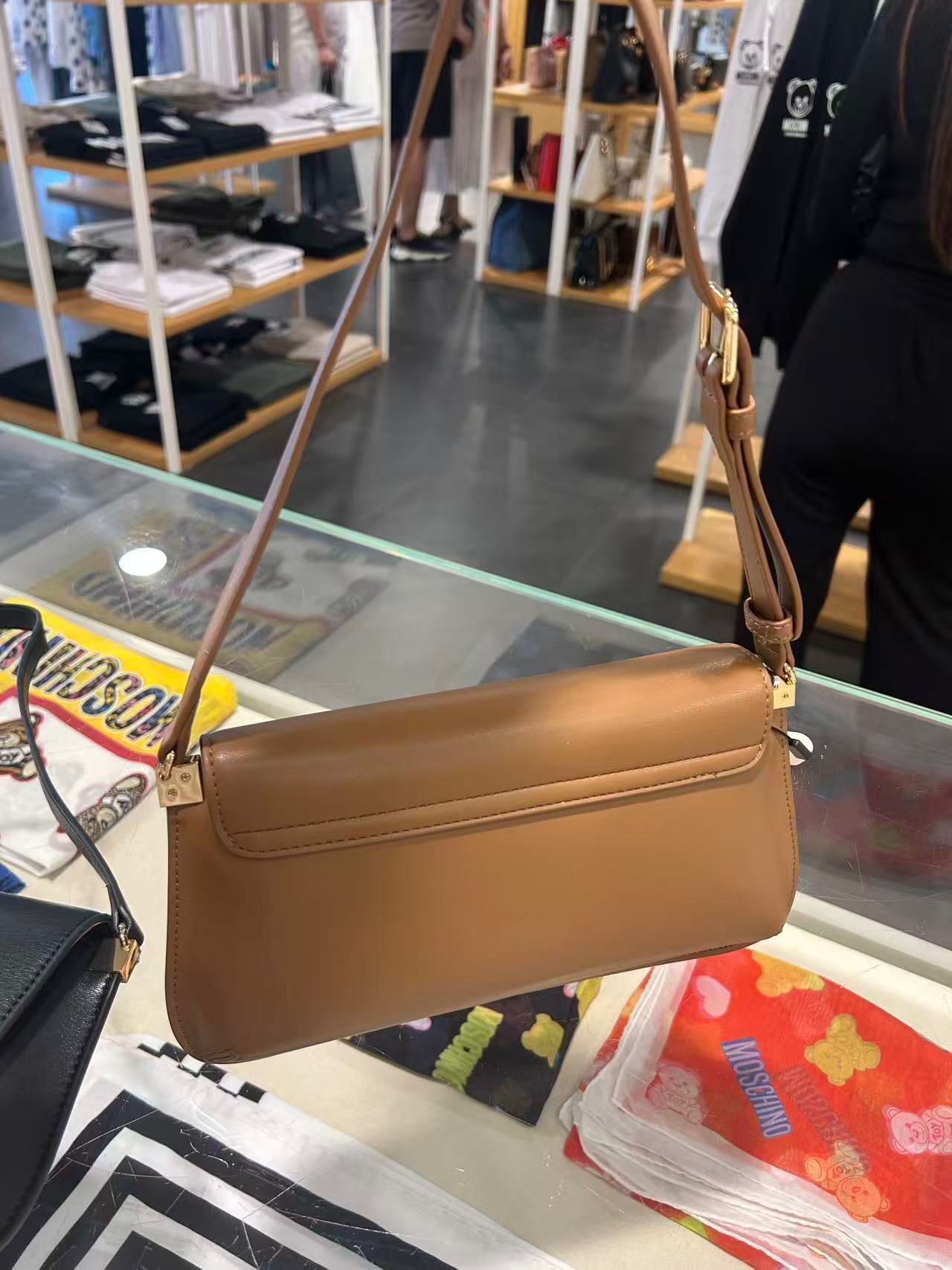 LYS02228 Love Moschino 簡約氣質腋下包