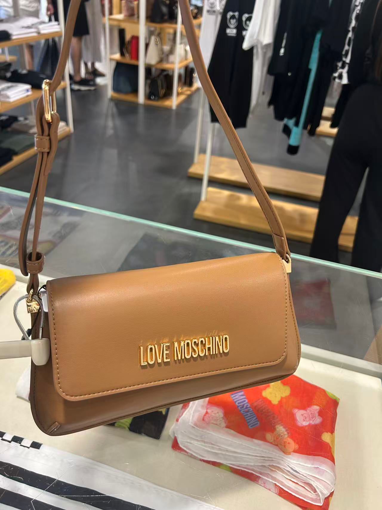 LYS02228 Love Moschino 簡約氣質腋下包