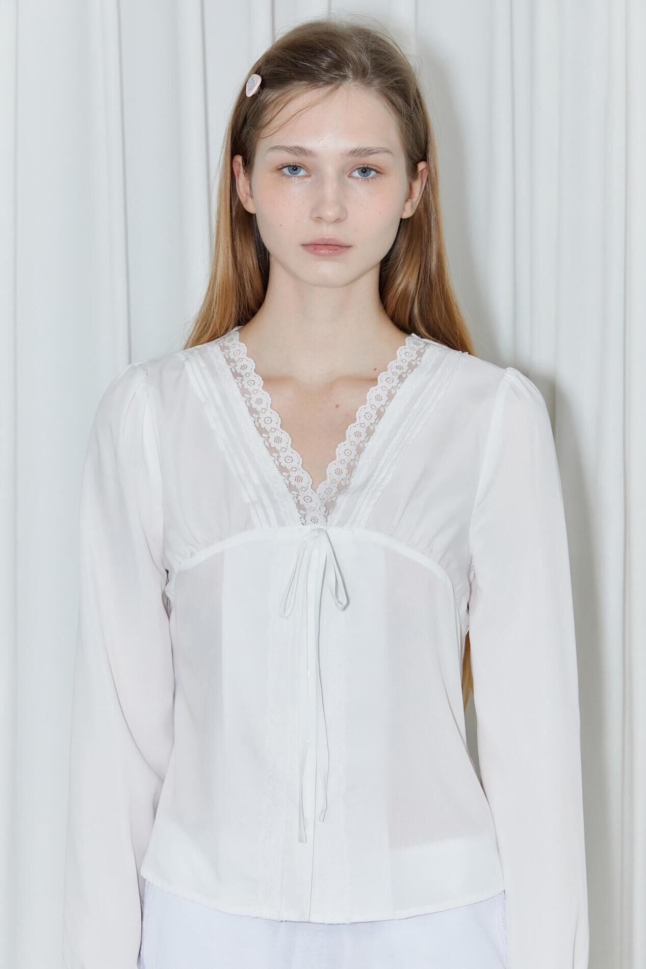 Sinoon V-Neck Lace Blouse