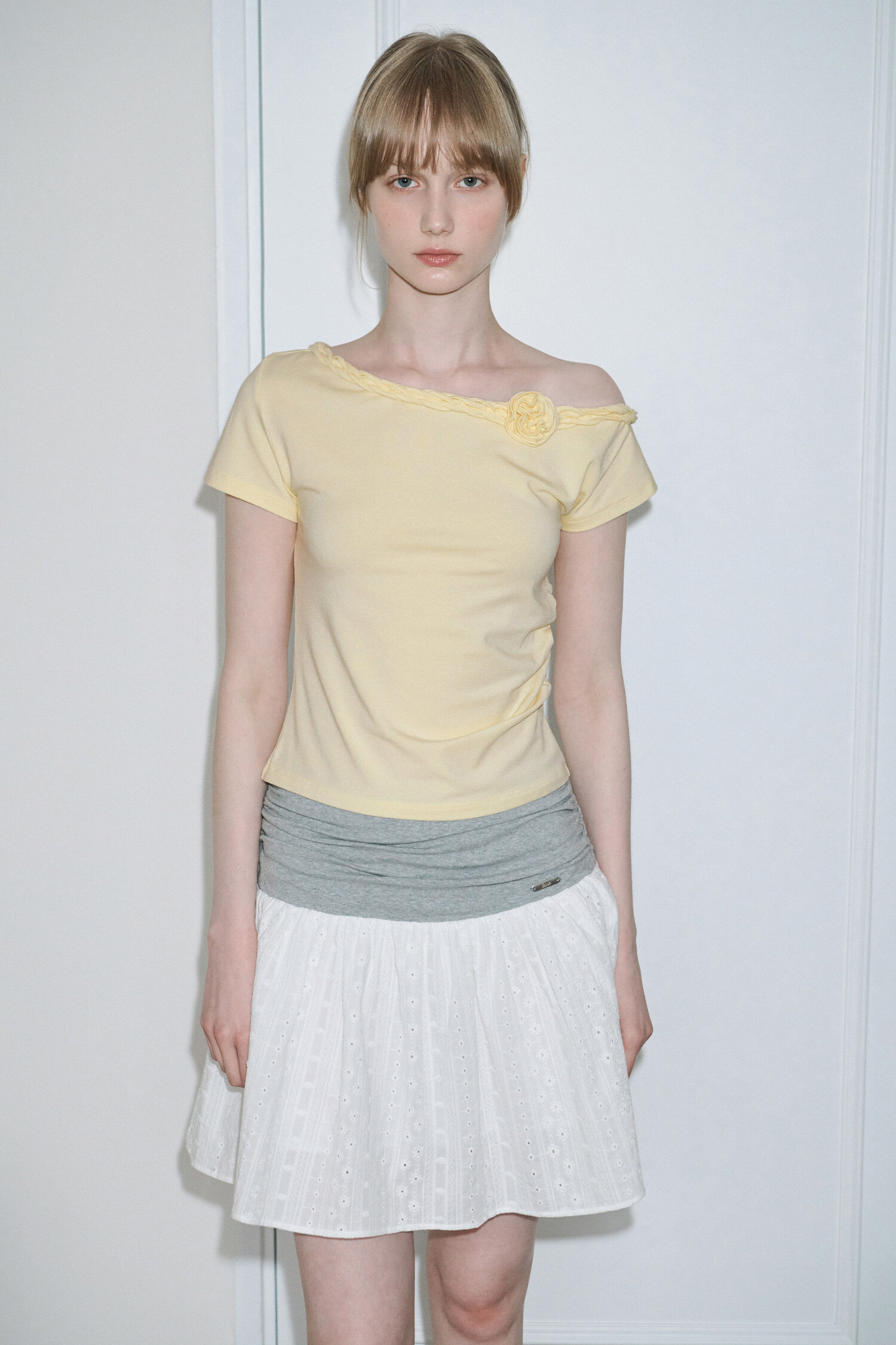 Sinoon Braided One-Shoulder T-Shirt