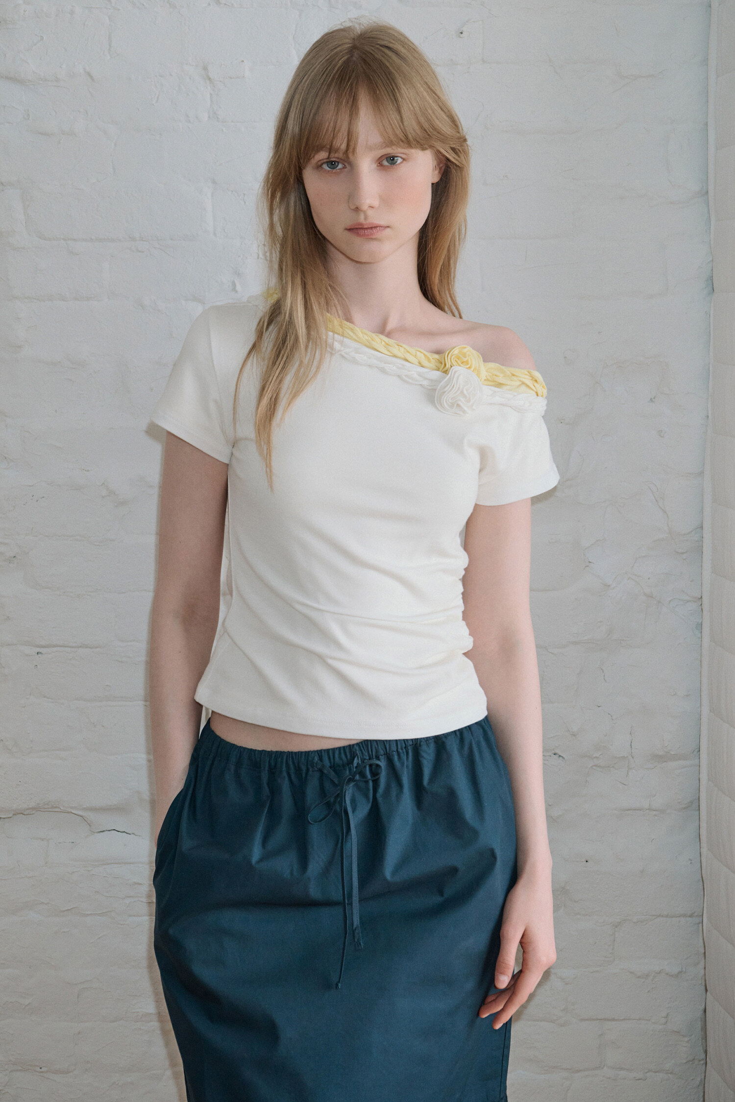 Sinoon Braided One-Shoulder T-Shirt