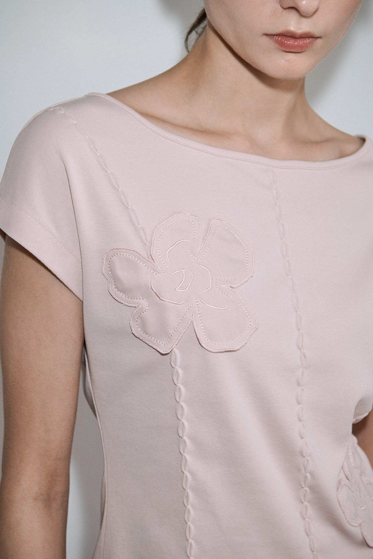 Sinoon Flower Patch T-Shirt