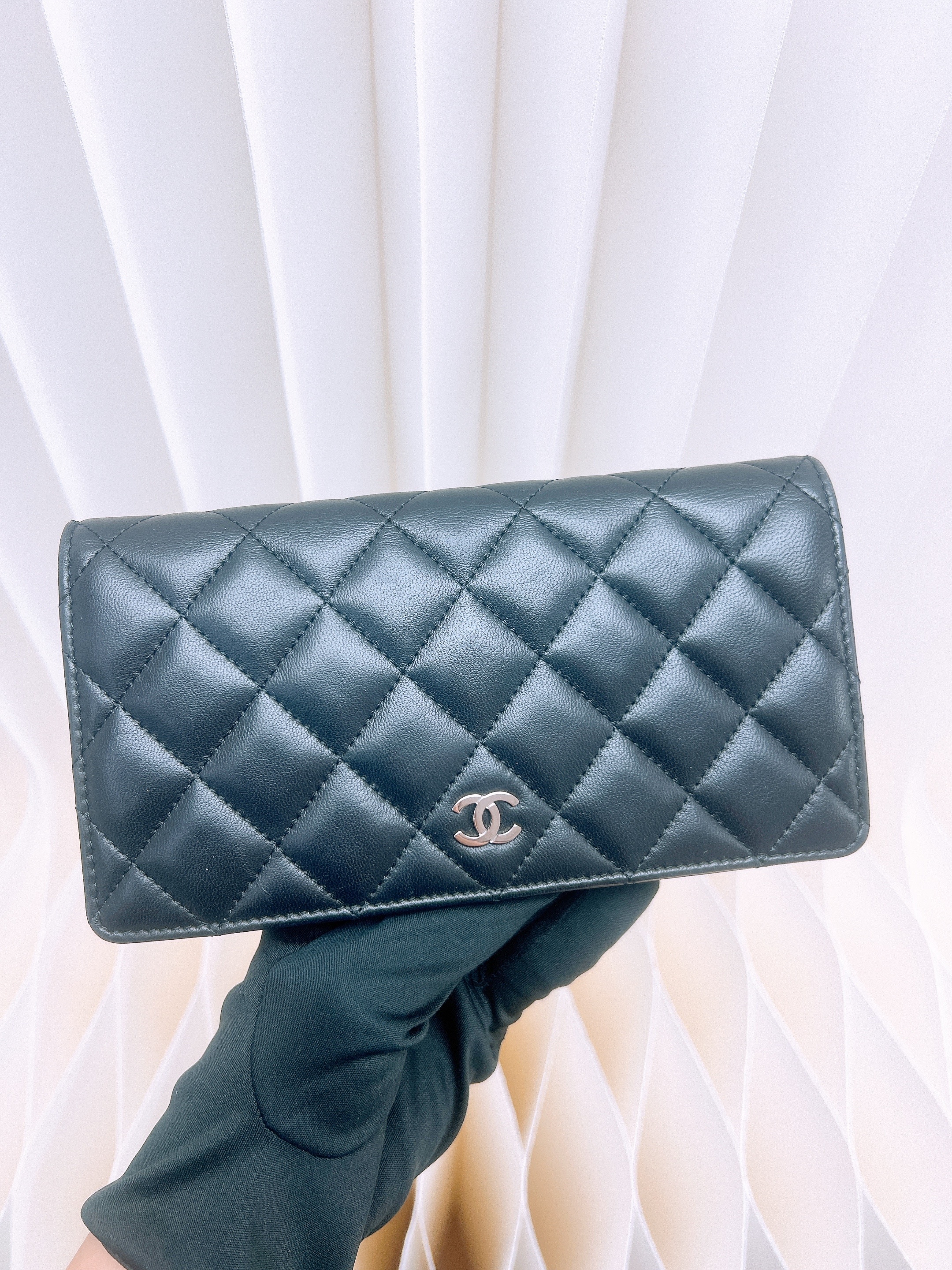 Chanel long wallet (black lambskin/silver/16)