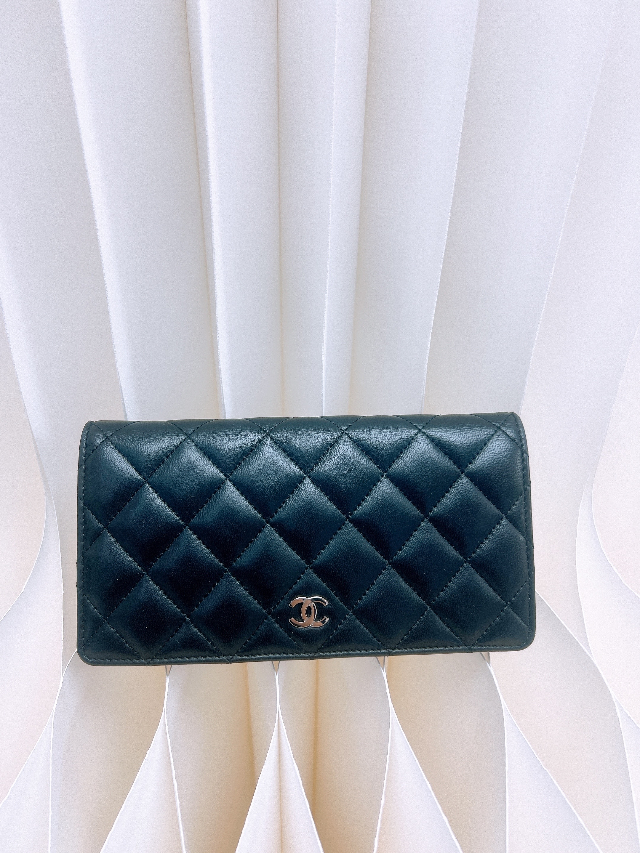Chanel long wallet (black lambskin/silver/16)