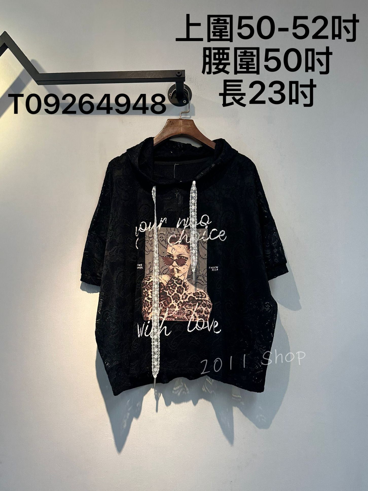 鏤空蕾絲海報印花連帽薄款TOP  上圍50-52吋 腰圍50吋 長23吋  T09264948