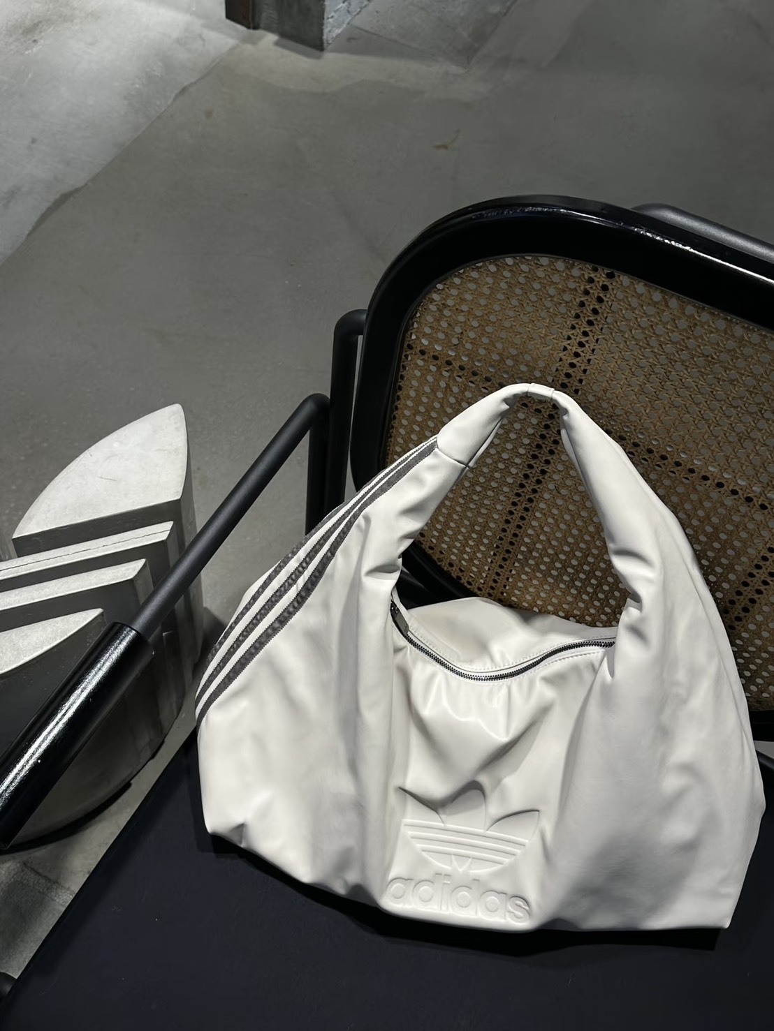 (預購) Adidas Originals 愛迪達 三葉草 皮革雲朵包 兩色