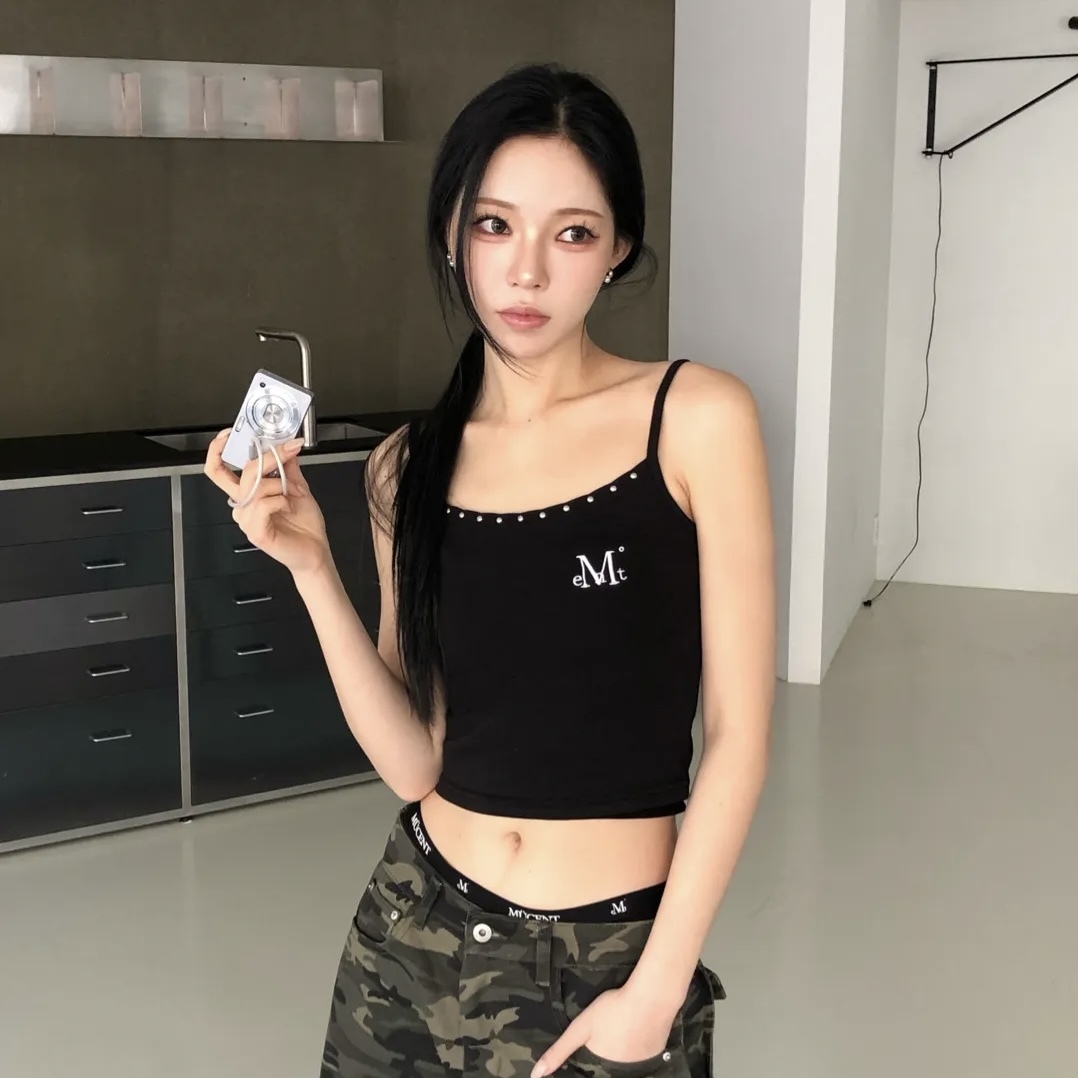 MUCENT 背後十字架 背心 鉚釘 無袖上衣 兩色