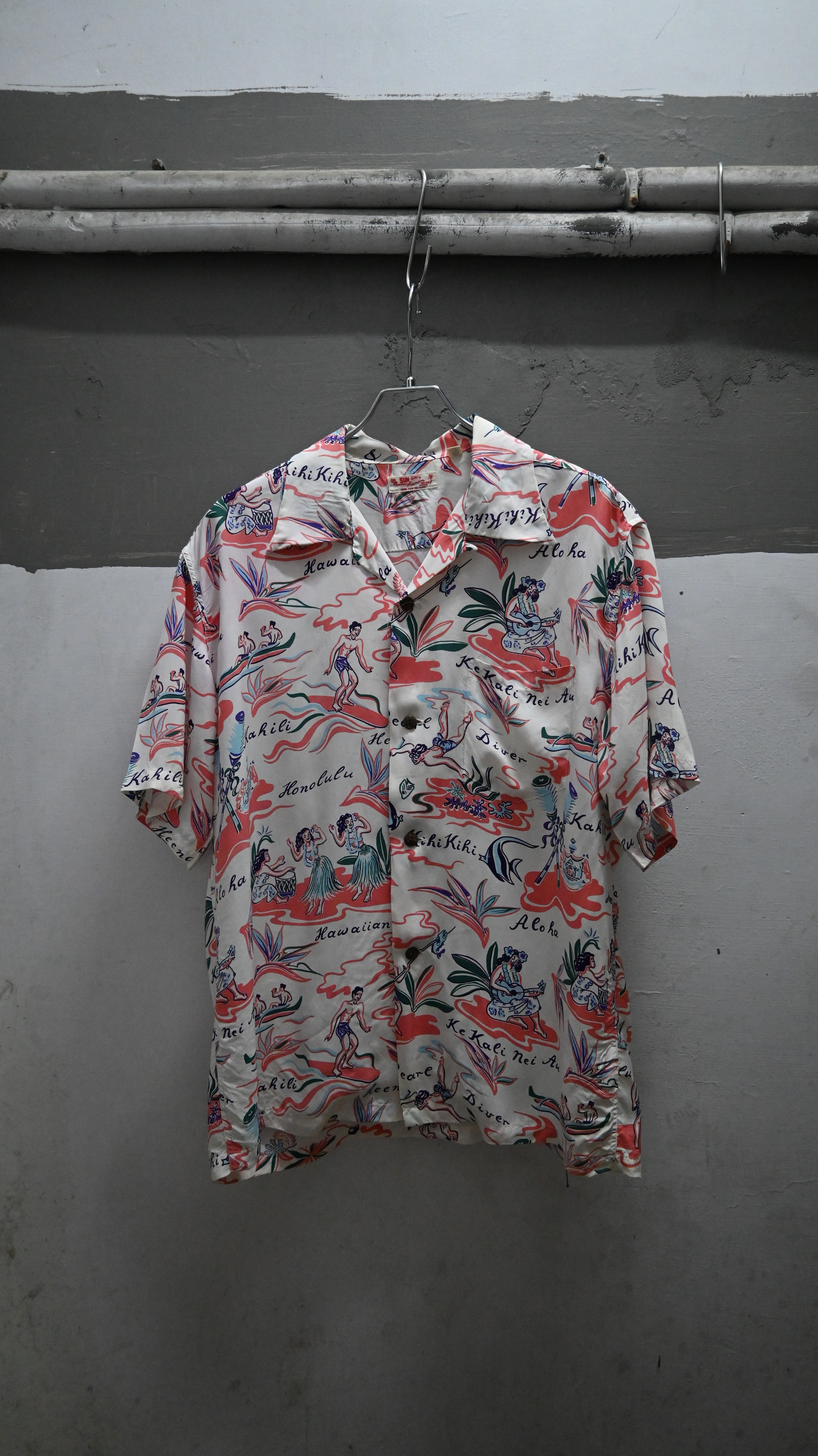 SUN SURF  Rayon Hawaiian Shirt  (Made In Japan)